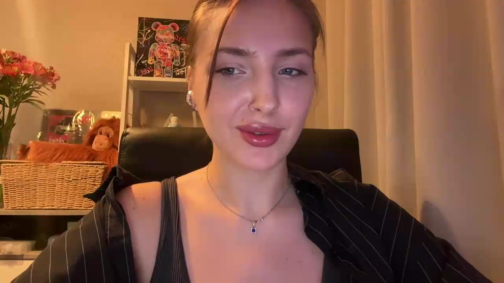 Gallery image thumbnail from Di_Pearl's myfreecams stream on, 05/25/2026, 22:19 image 17 of 20