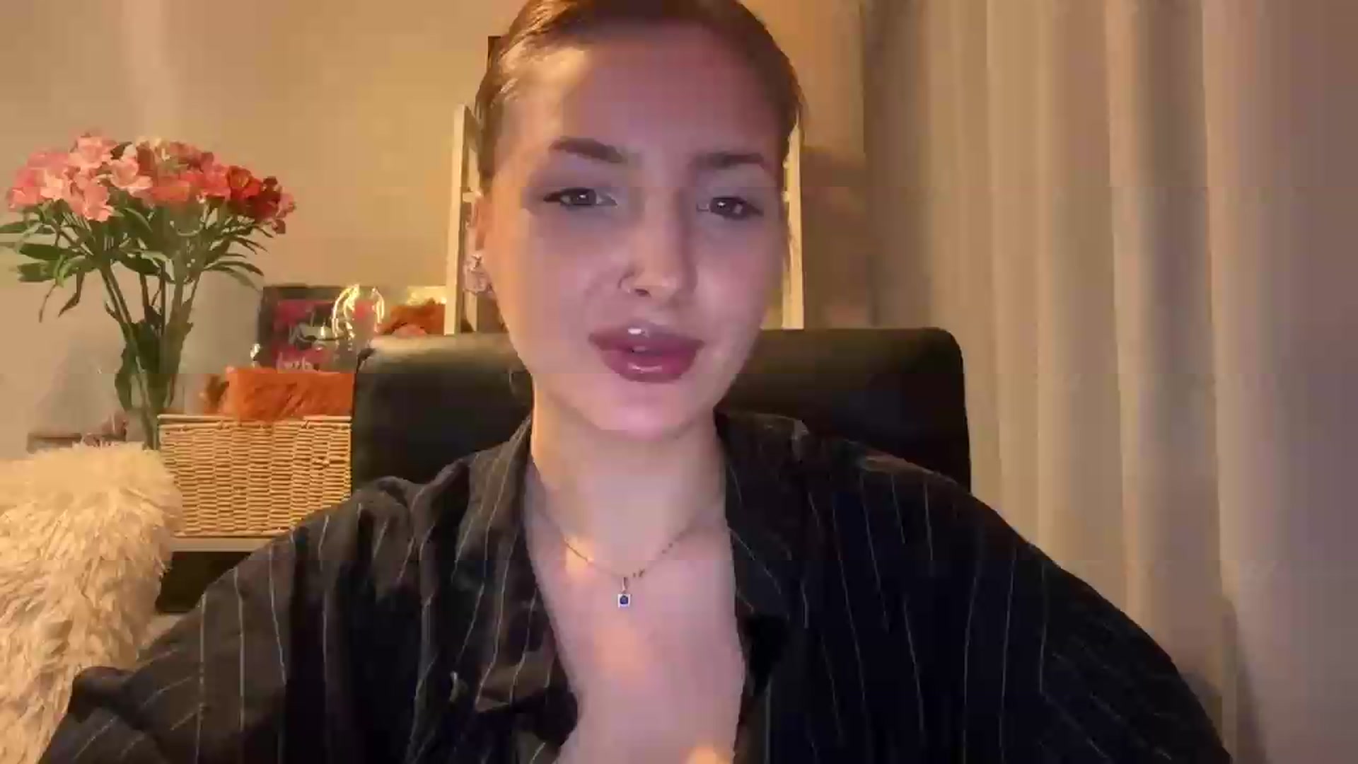 Gallery image thumbnail from Di_Pearl's myfreecams stream on, 05/25/2026, 22:19 image 1 of 20