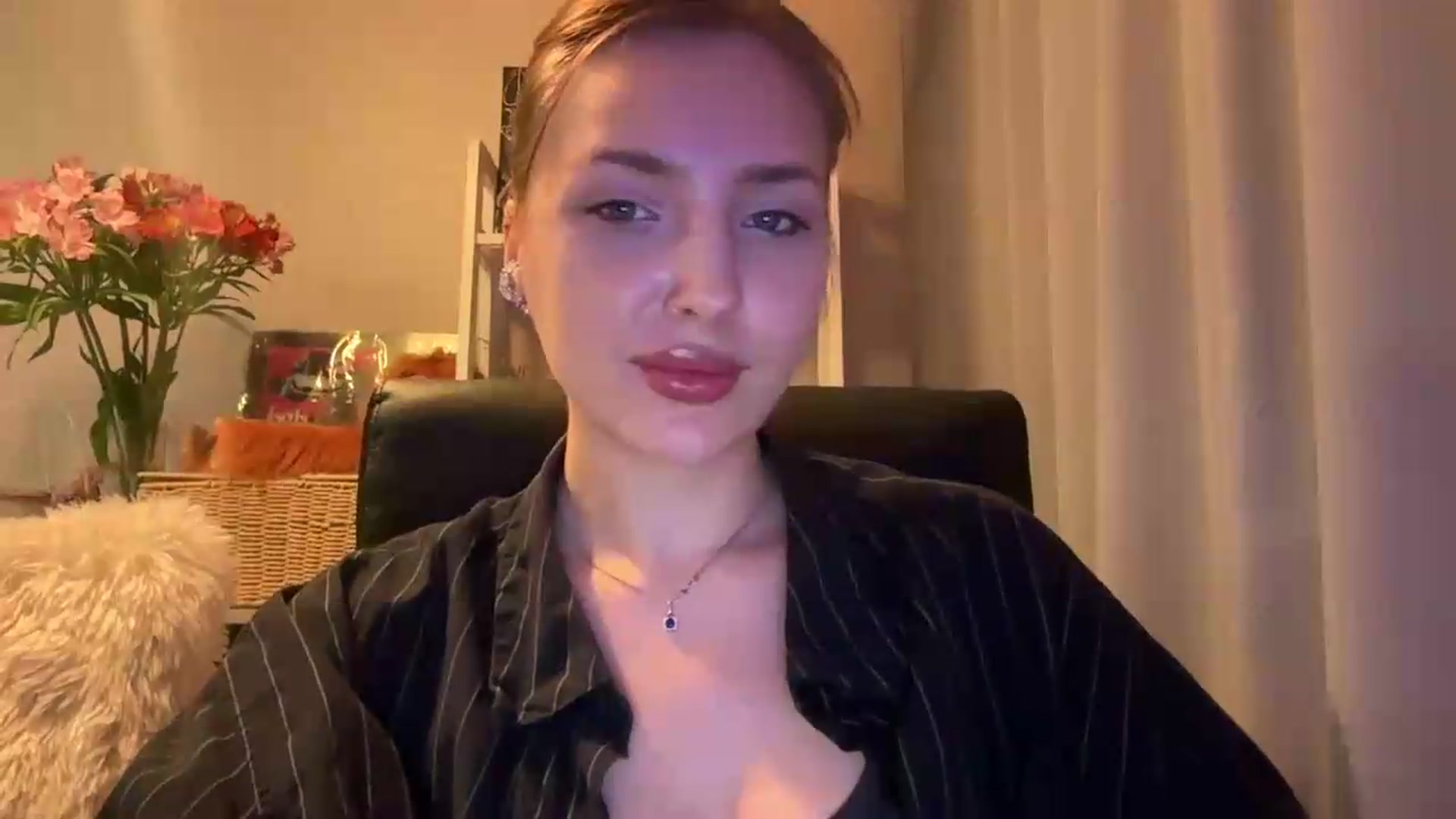 Gallery image thumbnail from Di_Pearl's myfreecams stream on, 05/25/2026, 22:19 image 11 of 20