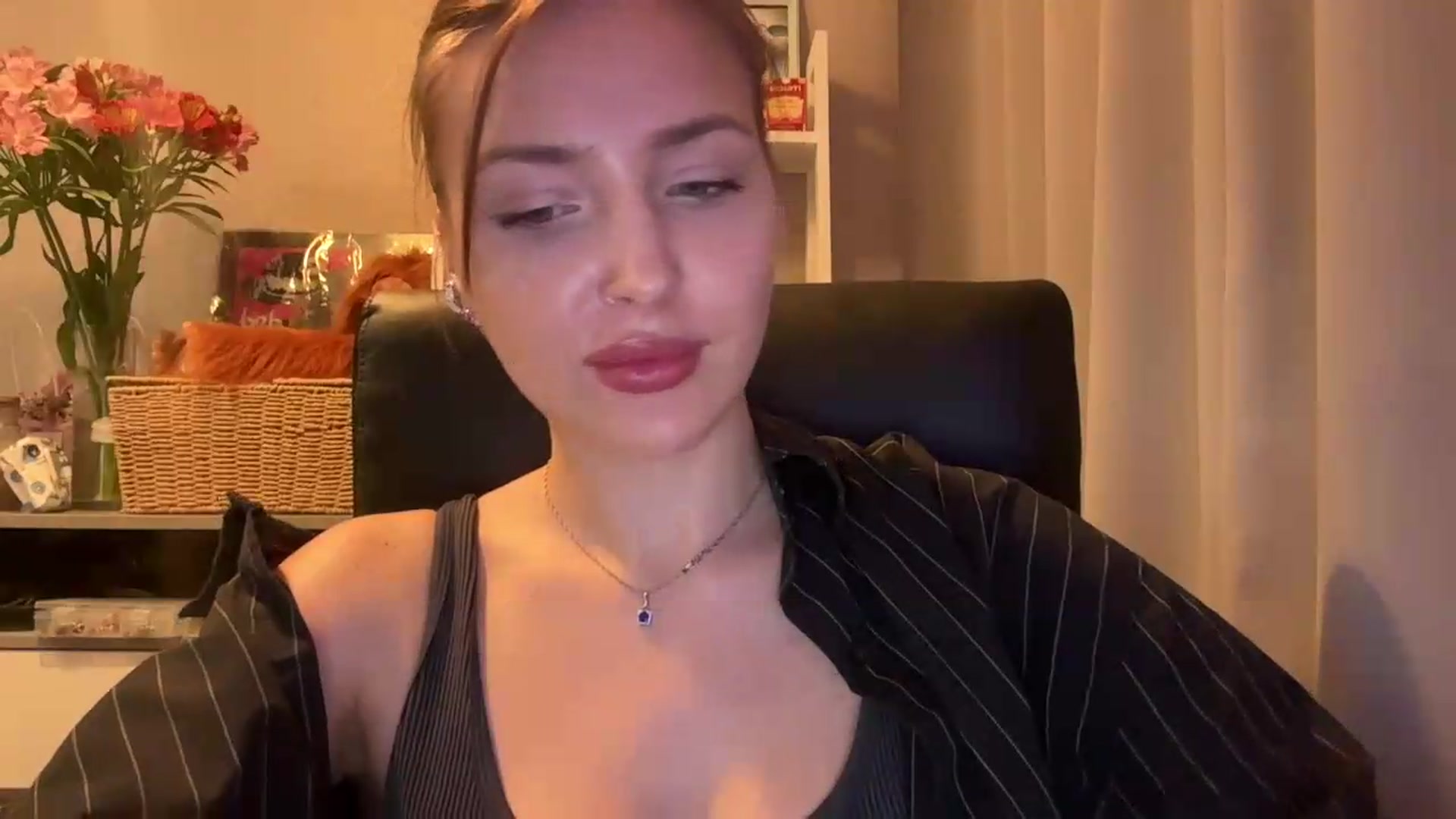 Gallery image thumbnail from Di_Pearl's myfreecams stream on, 05/25/2026, 22:19 image 19 of 20