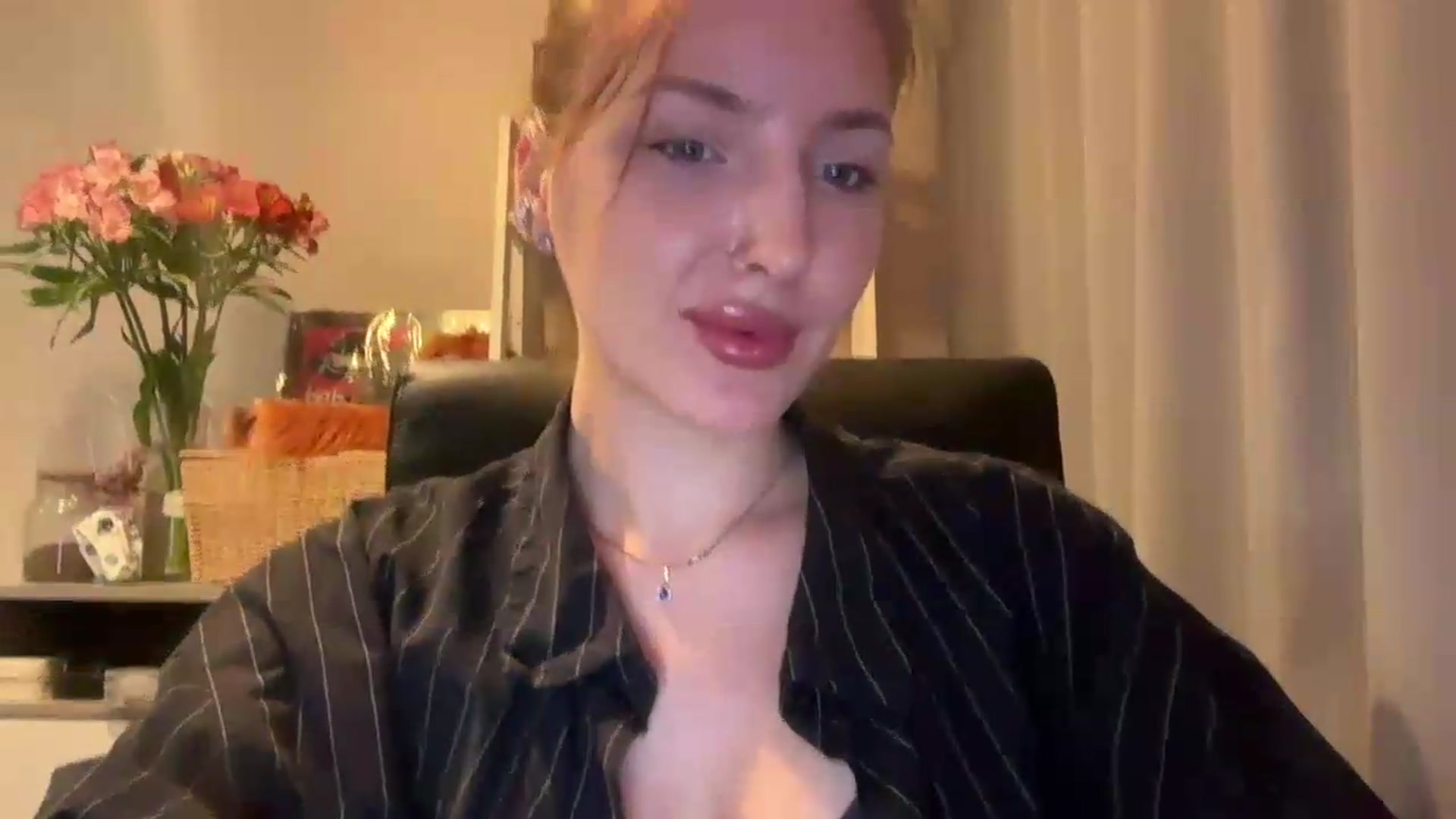 Gallery image thumbnail from Di_Pearl's myfreecams stream on, 05/25/2026, 22:19 image 14 of 20