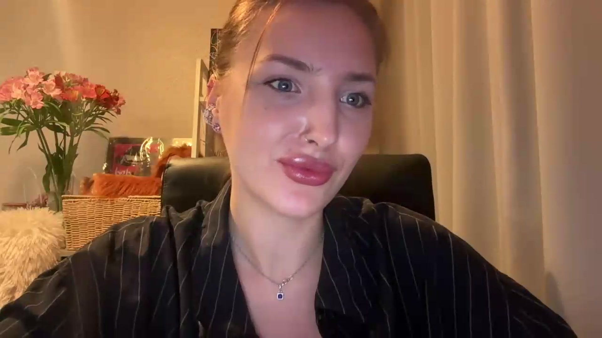 Gallery image thumbnail from Di_Pearl's myfreecams stream on, 05/25/2026, 22:19 image 8 of 20