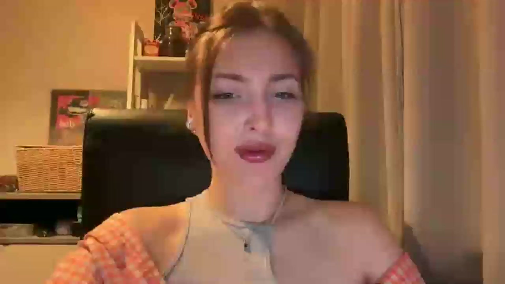 Gallery image thumbnail from Di_Pearl's myfreecams stream on, 05/28/2026, 21:59 image 4 of 20