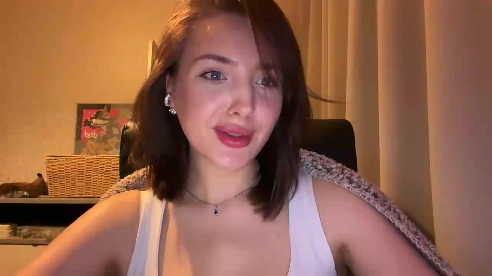 Gallery image thumbnail from Di_Pearl's myfreecams stream on, 05/29/2026, 22:35 image 17 of 20