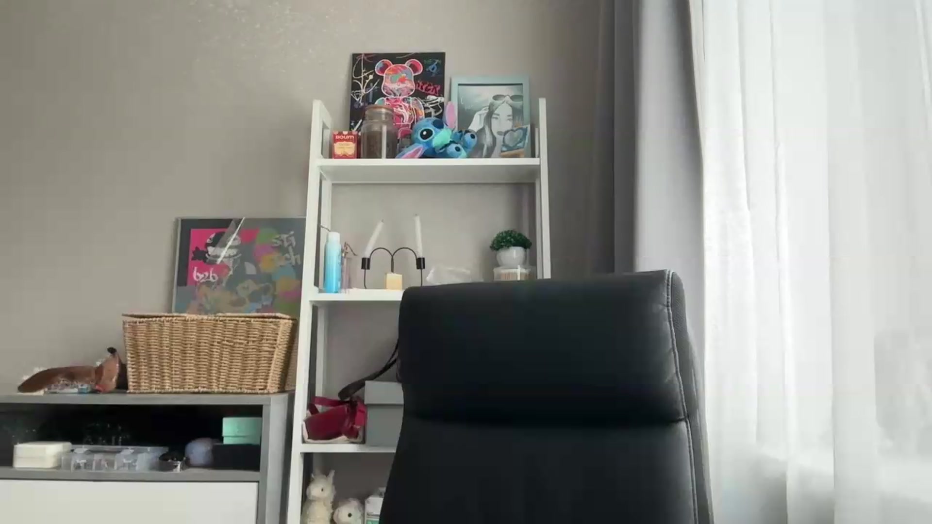 Gallery image thumbnail from Di_Pearl's myfreecams stream on, 05/30/2026, 10:39 image 18 of 20