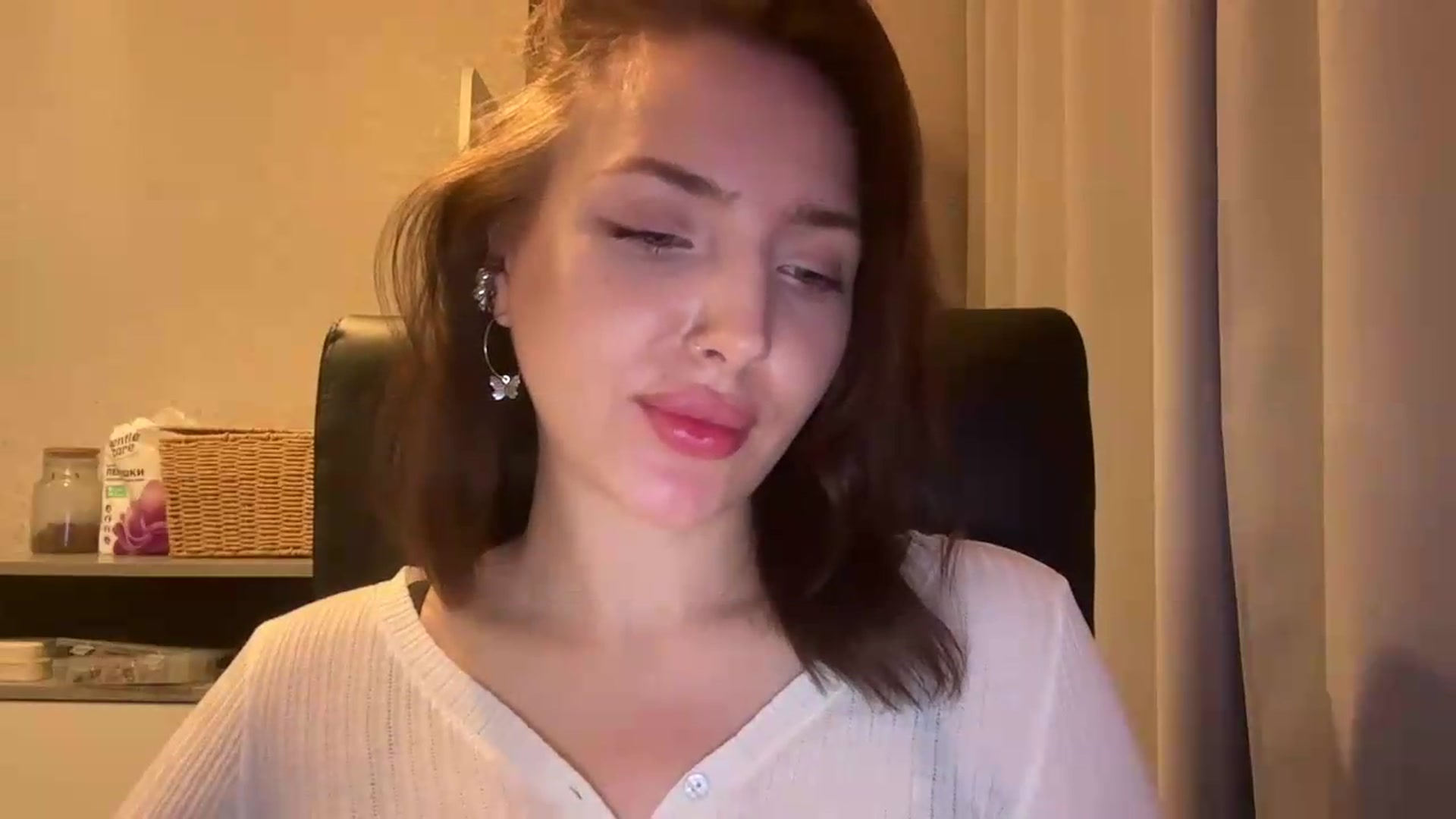 Gallery image thumbnail from Di_Pearl's myfreecams stream on, 06/03/2026, 22:16 image 10 of 20