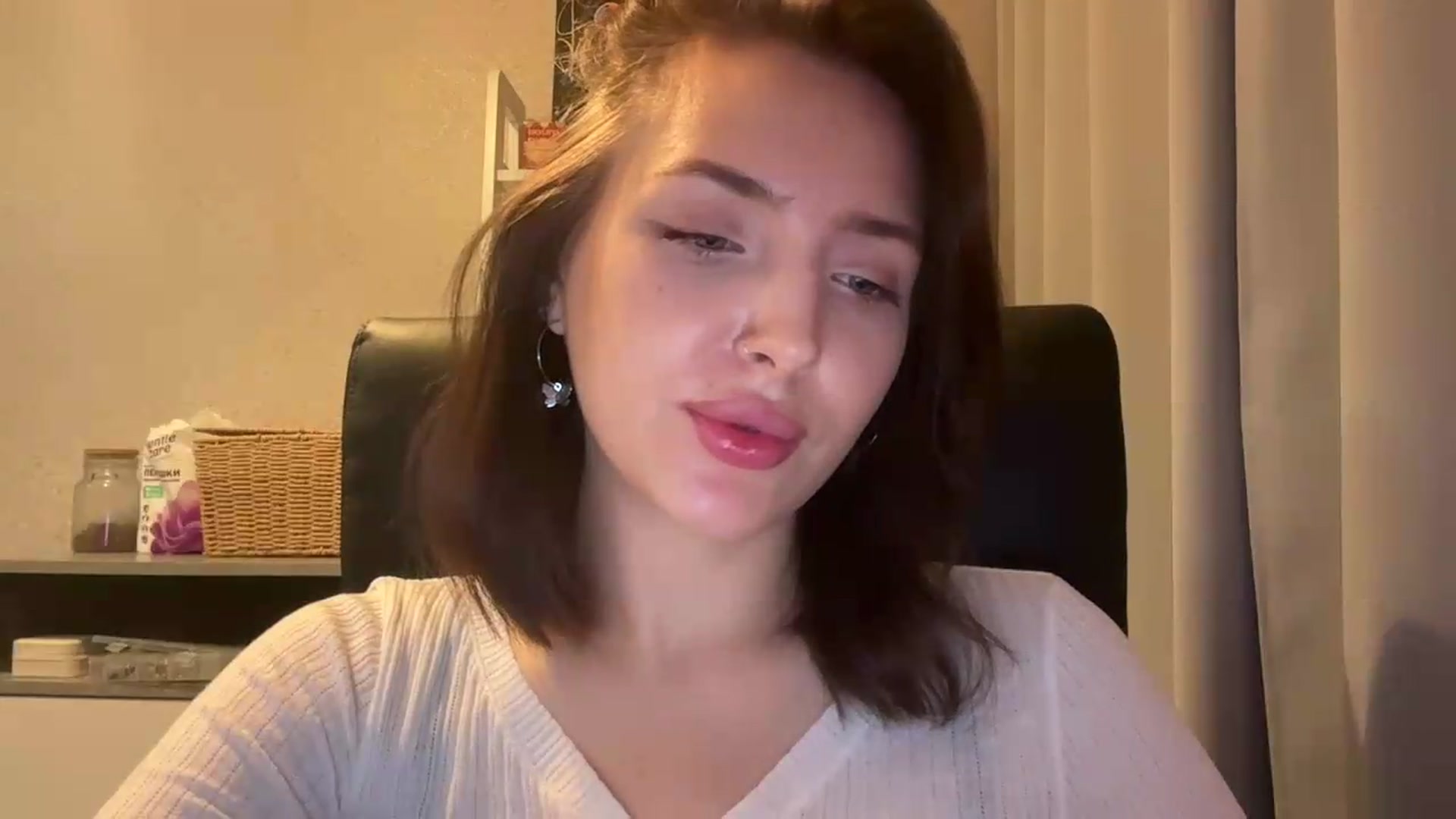 Gallery image thumbnail from Di_Pearl's myfreecams stream on, 06/03/2026, 22:16 image 17 of 20