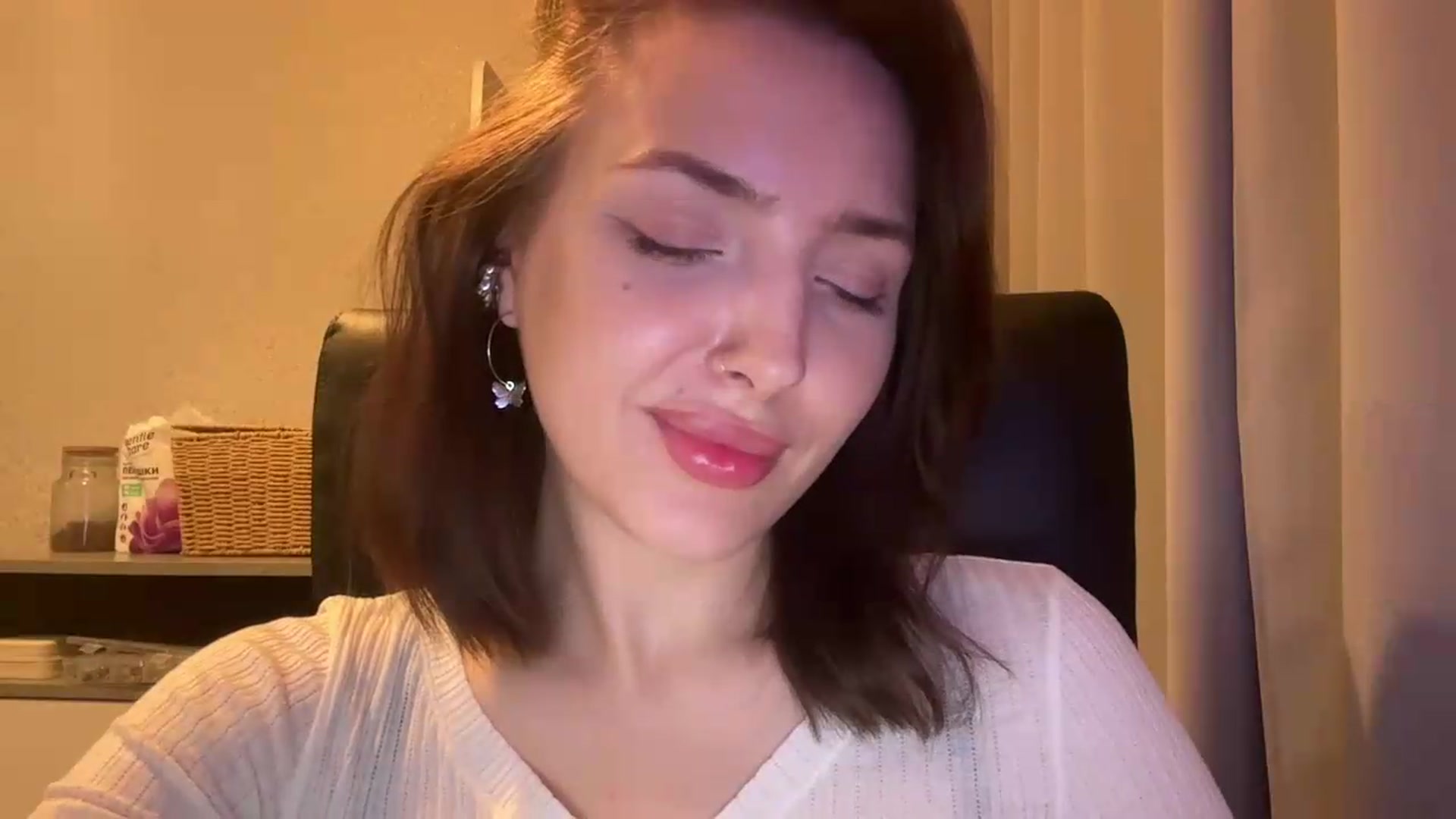 Gallery image thumbnail from Di_Pearl's myfreecams stream on, 06/03/2026, 22:16 image 18 of 20