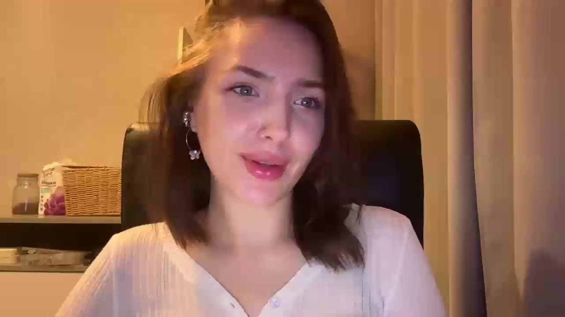 Gallery image thumbnail from Di_Pearl's myfreecams stream on, 06/03/2026, 22:16 image 11 of 20