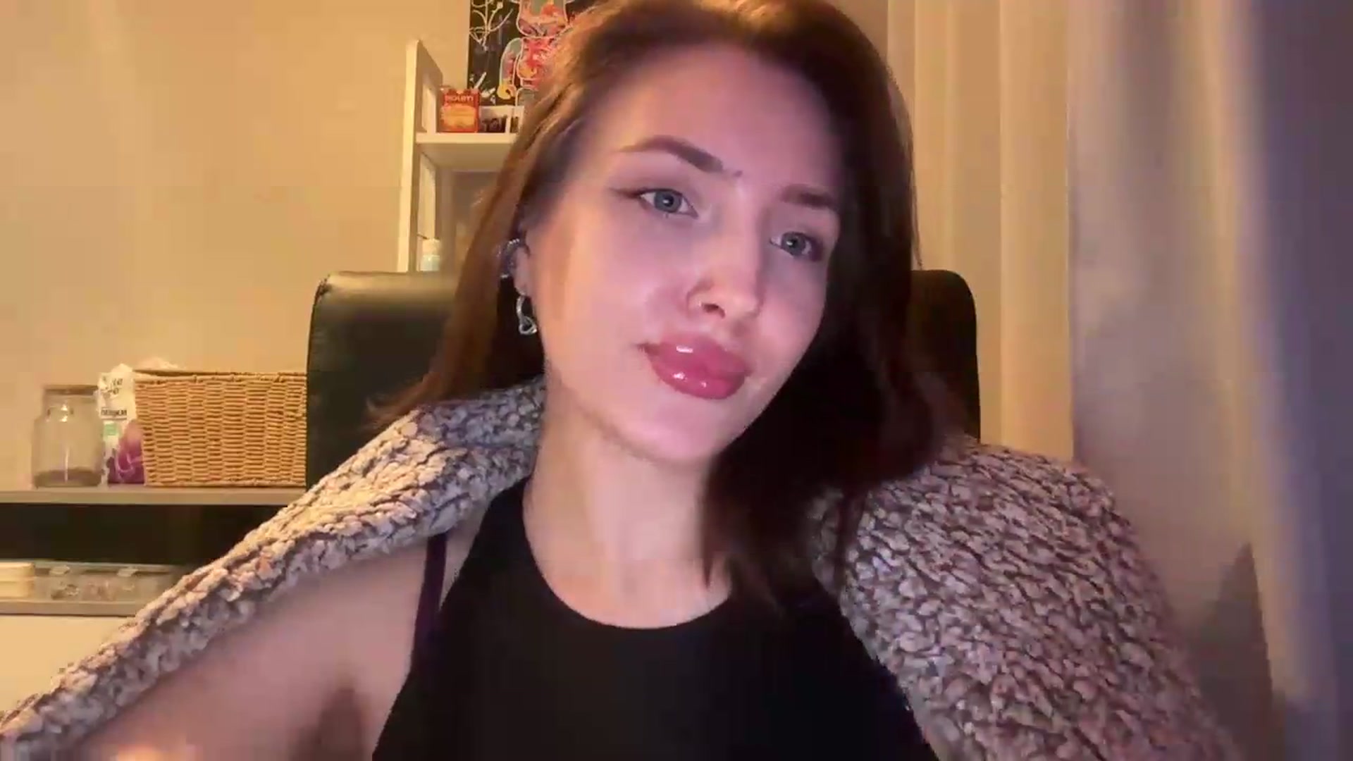 Gallery image thumbnail from Di_Pearl's myfreecams stream on, 06/04/2026, 22:04 image 11 of 20