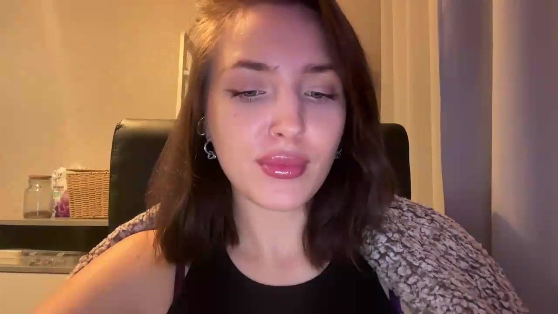 Gallery image thumbnail from Di_Pearl's myfreecams stream on, 06/04/2026, 22:04 image 2 of 20