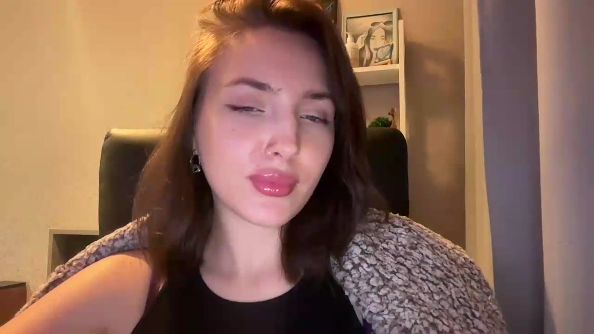 Gallery image thumbnail from Di_Pearl's myfreecams stream on, 06/04/2026, 22:04 image 5 of 20