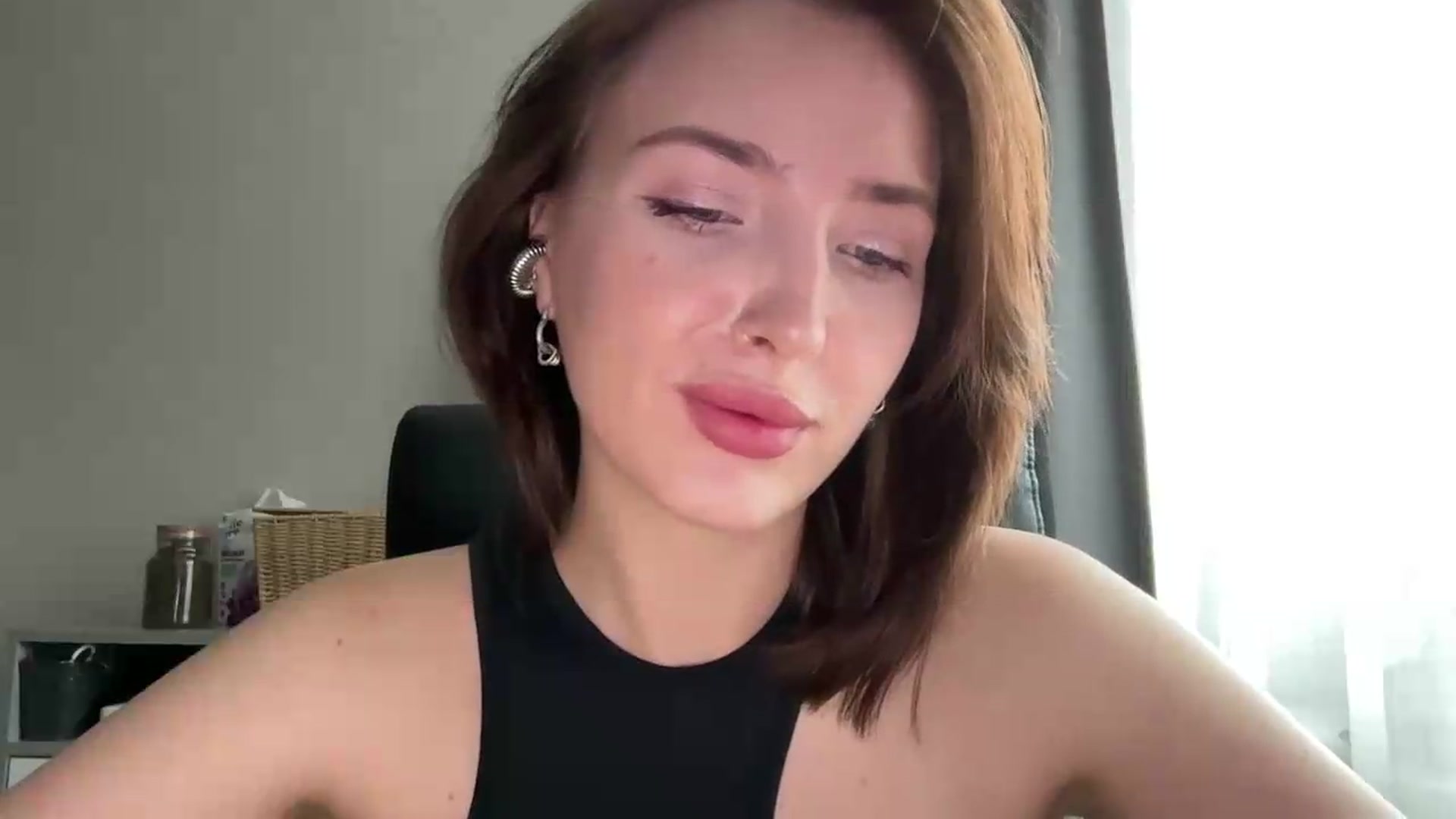 Gallery image thumbnail from Di_Pearl's myfreecams stream on, 06/06/2026, 16:15 image 13 of 20