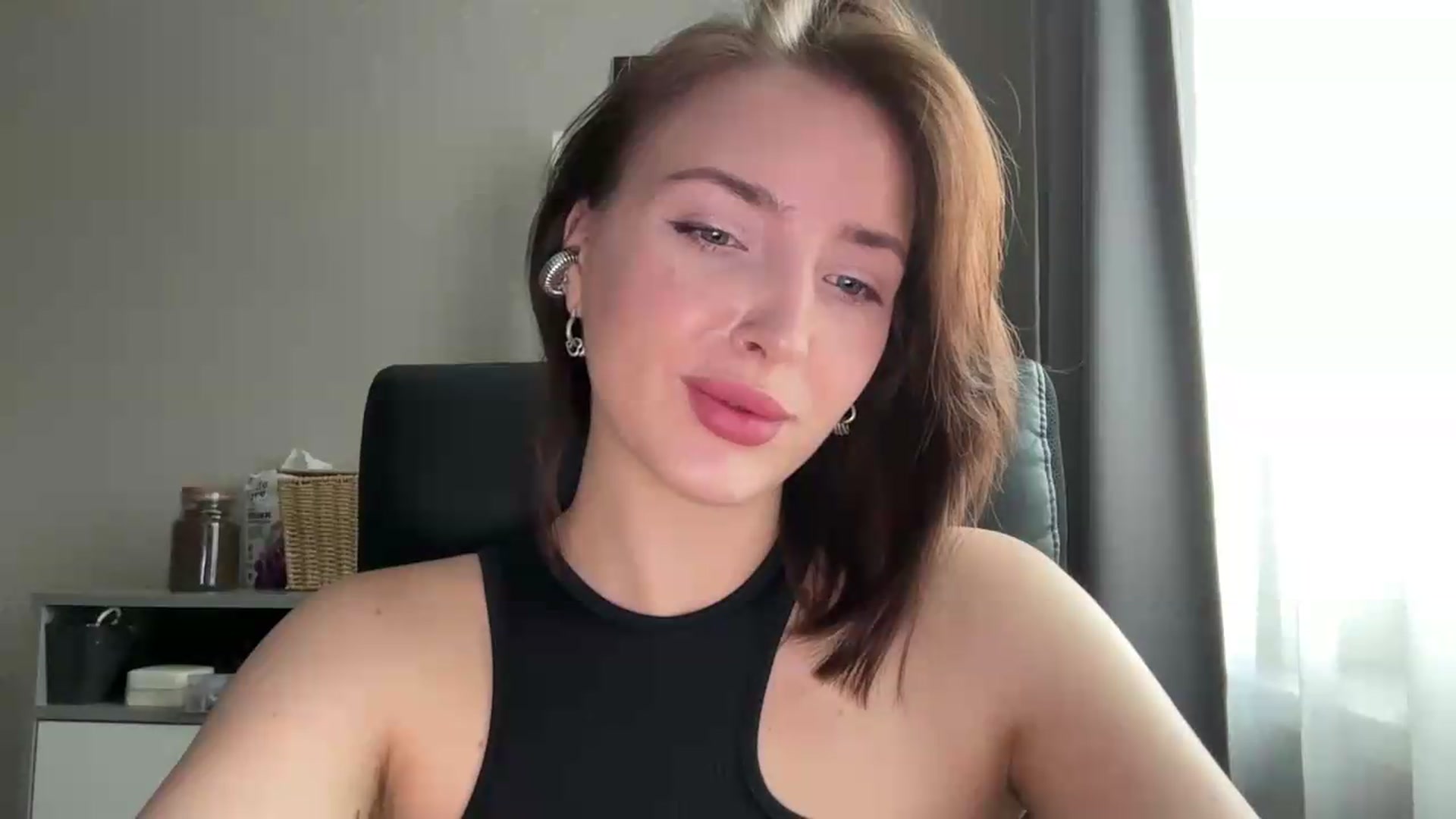 Gallery image thumbnail from Di_Pearl's myfreecams stream on, 06/06/2026, 16:15 image 14 of 20