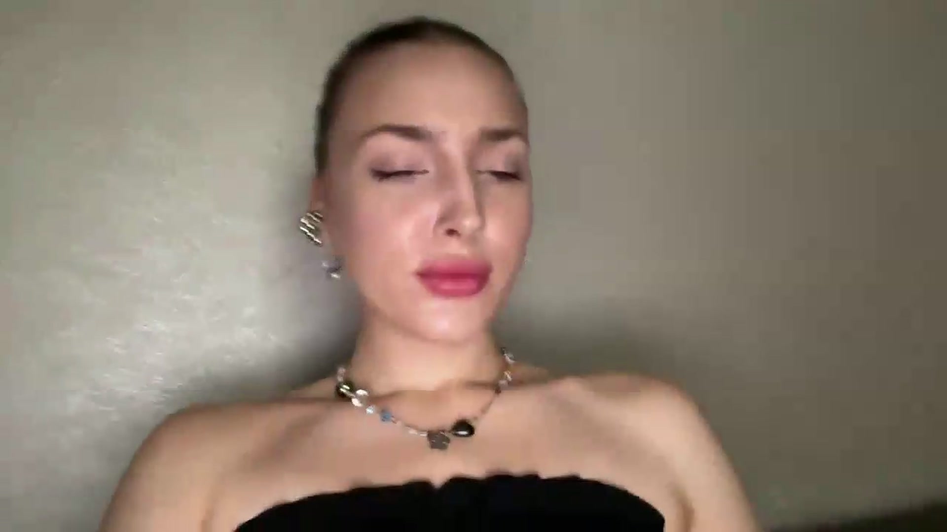 Gallery image thumbnail from Di_Pearl's myfreecams stream on, 06/07/2026, 16:25 image 10 of 20