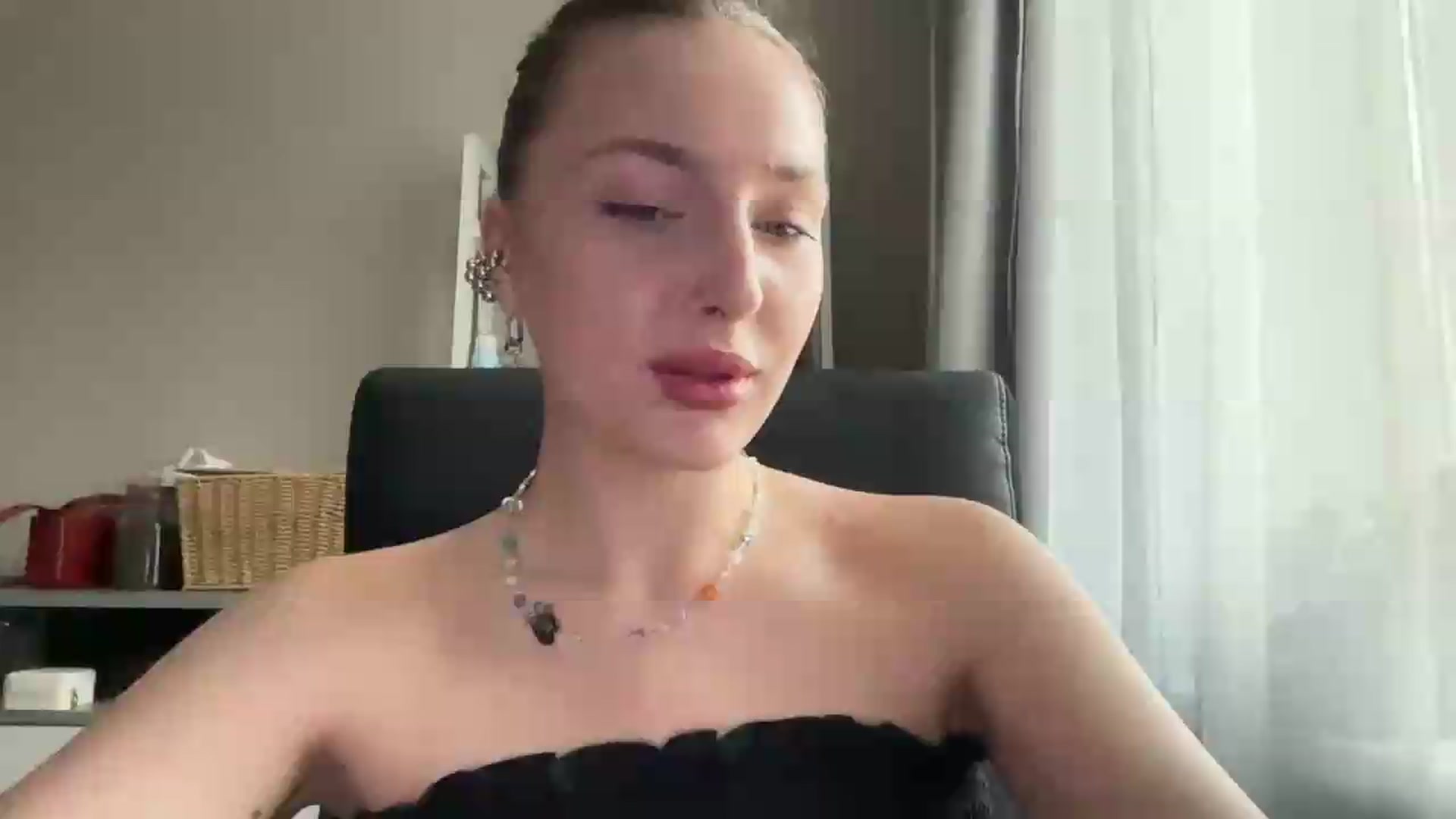 Gallery image thumbnail from Di_Pearl's myfreecams stream on, 06/07/2026, 16:25 image 1 of 20