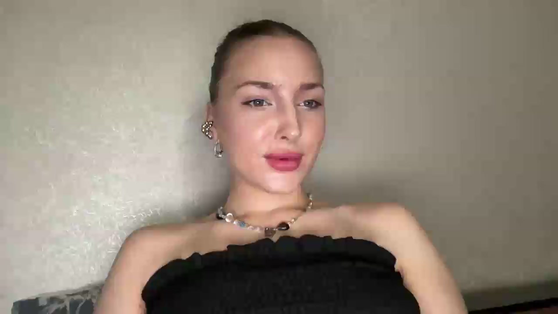 Gallery image thumbnail from Di_Pearl's myfreecams stream on, 06/07/2026, 16:25 image 12 of 20