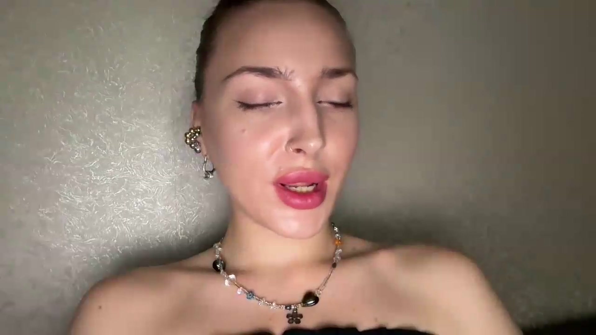 Gallery image thumbnail from Di_Pearl's myfreecams stream on, 06/07/2026, 16:25 image 19 of 20