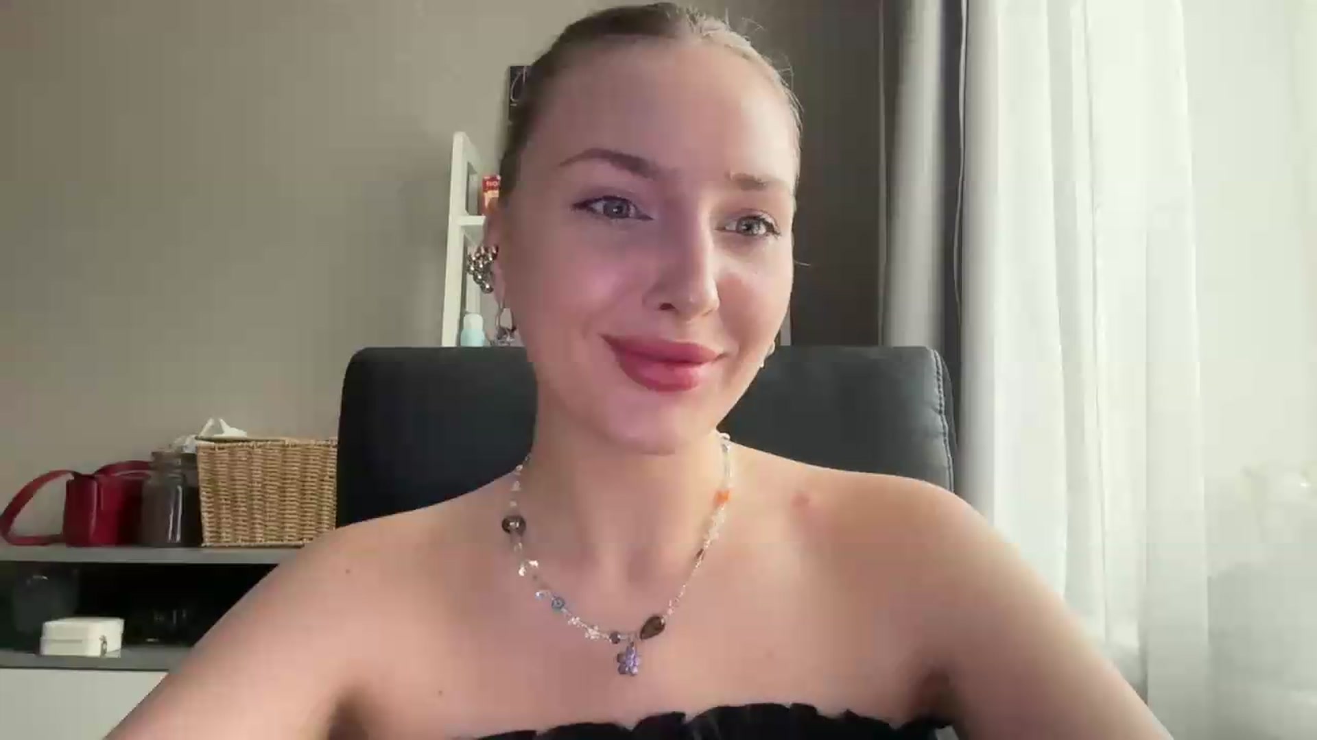Gallery image thumbnail from Di_Pearl's myfreecams stream on, 06/07/2026, 16:25 image 6 of 20