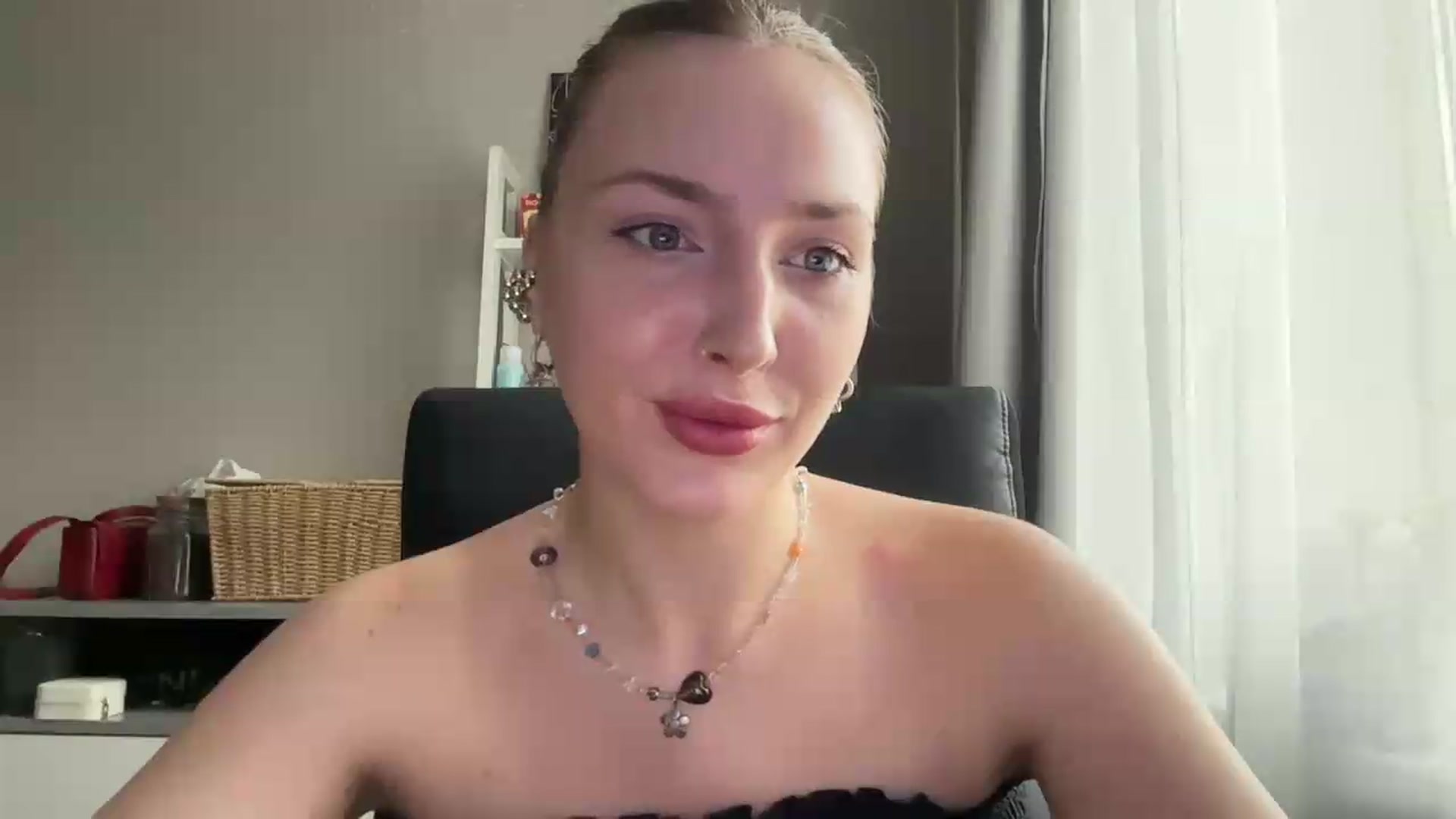 Gallery image thumbnail from Di_Pearl's myfreecams stream on, 06/07/2026, 16:25 image 3 of 20