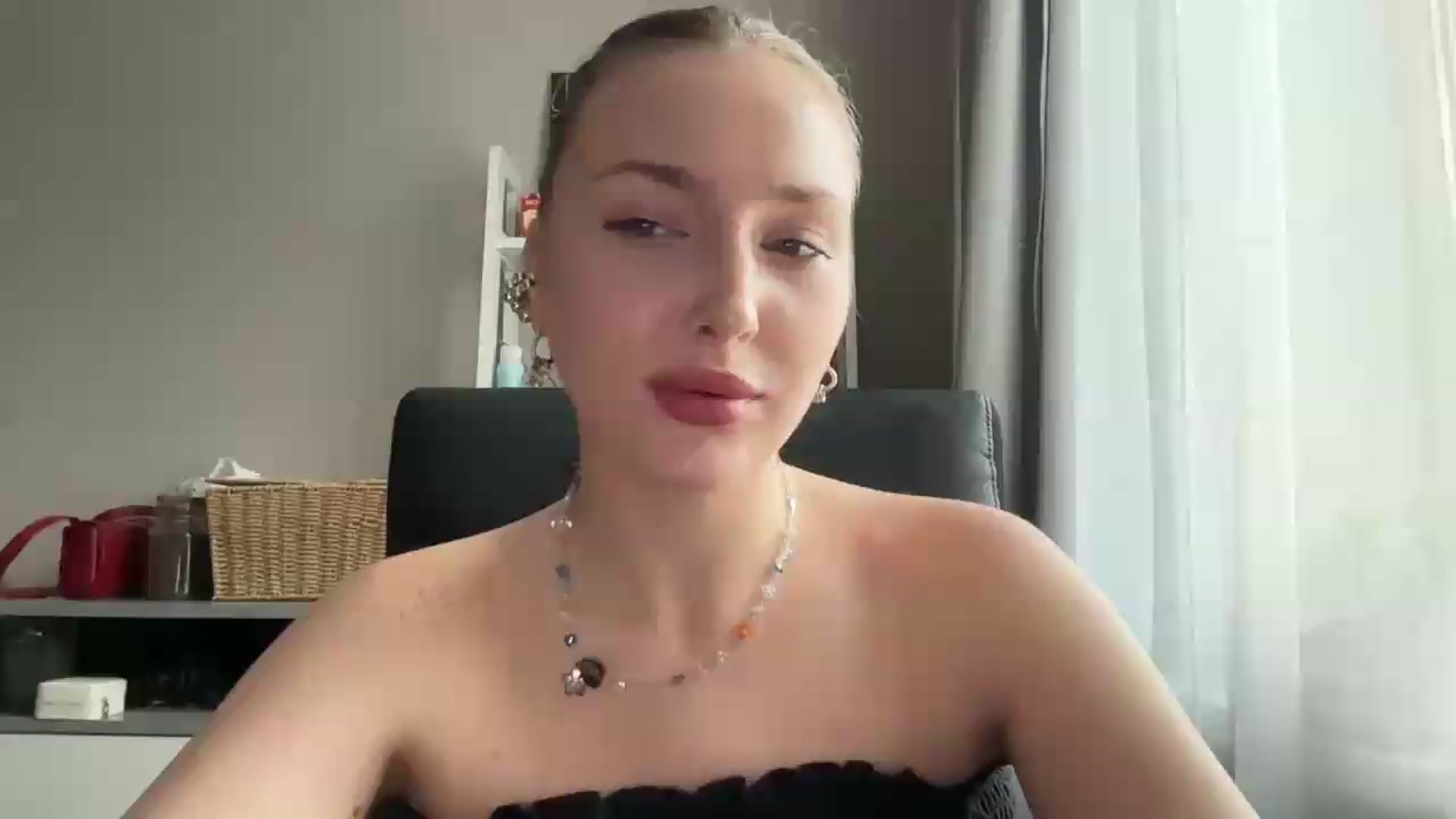 Gallery image thumbnail from Di_Pearl's myfreecams stream on, 06/07/2026, 16:25 image 2 of 20
