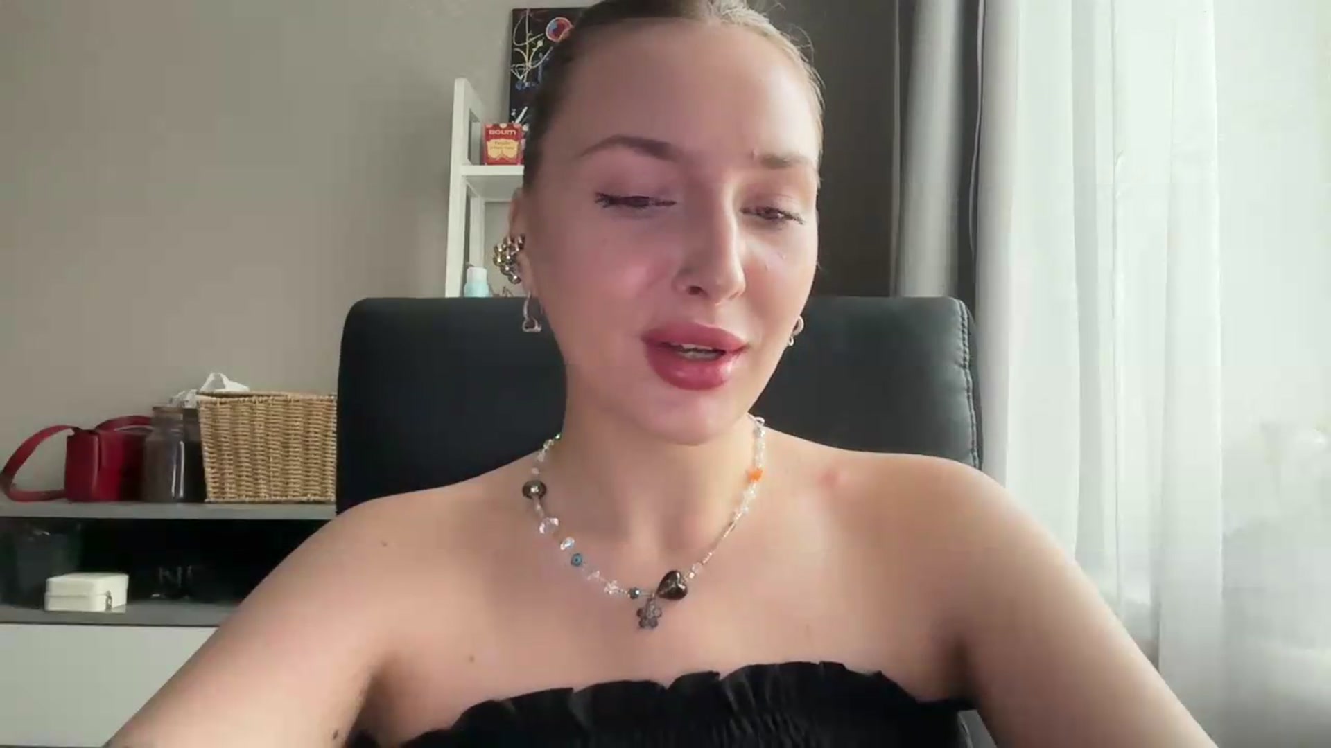 Gallery image thumbnail from Di_Pearl's myfreecams stream on, 06/07/2026, 16:25 image 4 of 20
