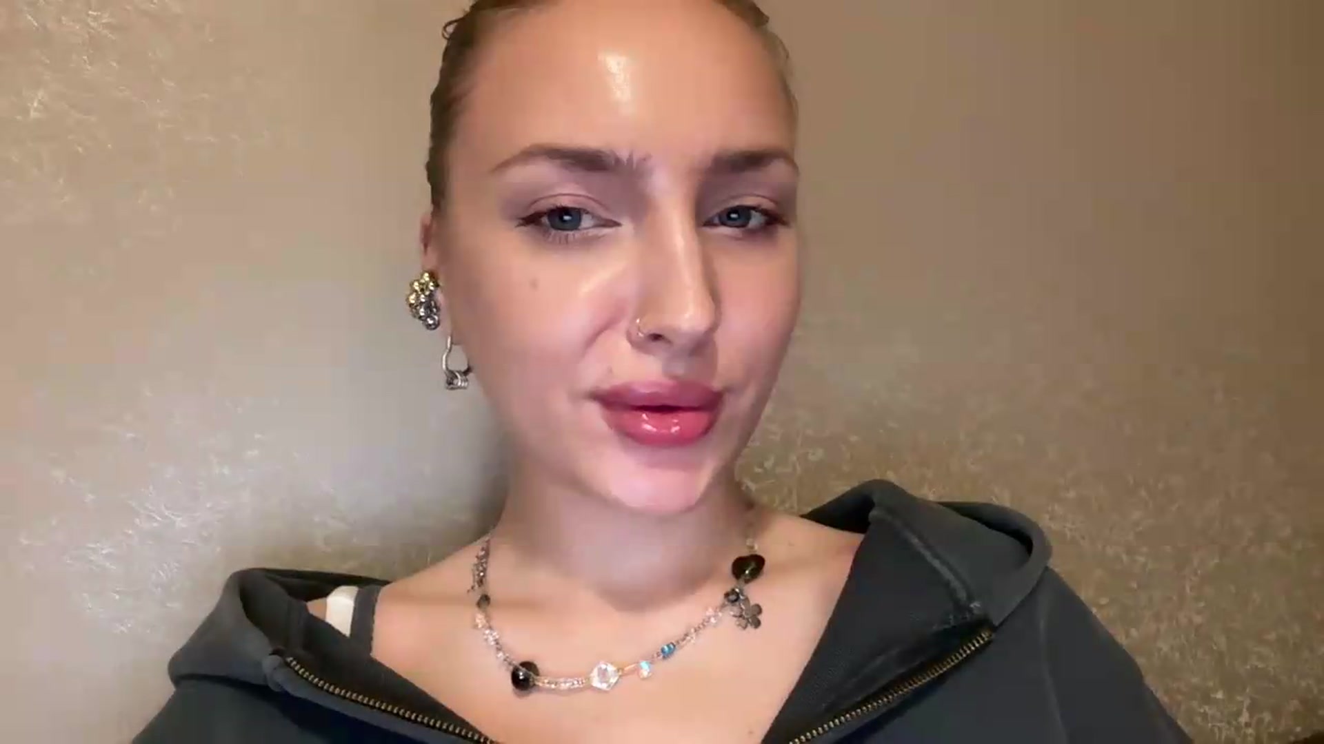 Gallery image thumbnail from Di_Pearl's myfreecams stream on, 06/07/2026, 22:22 image 13 of 20