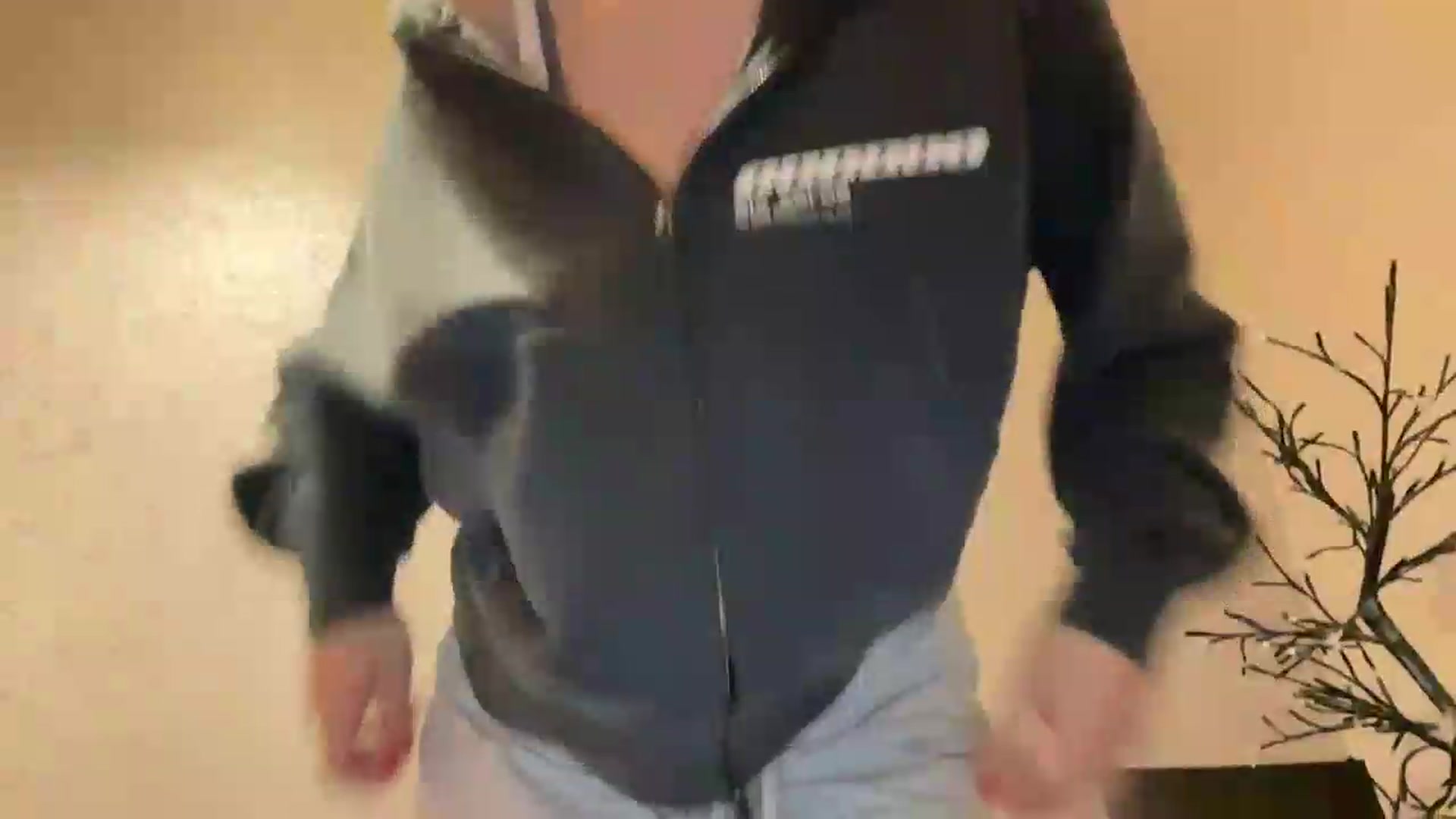 Gallery image thumbnail from Di_Pearl's myfreecams stream on, 06/07/2026, 22:22 image 7 of 20