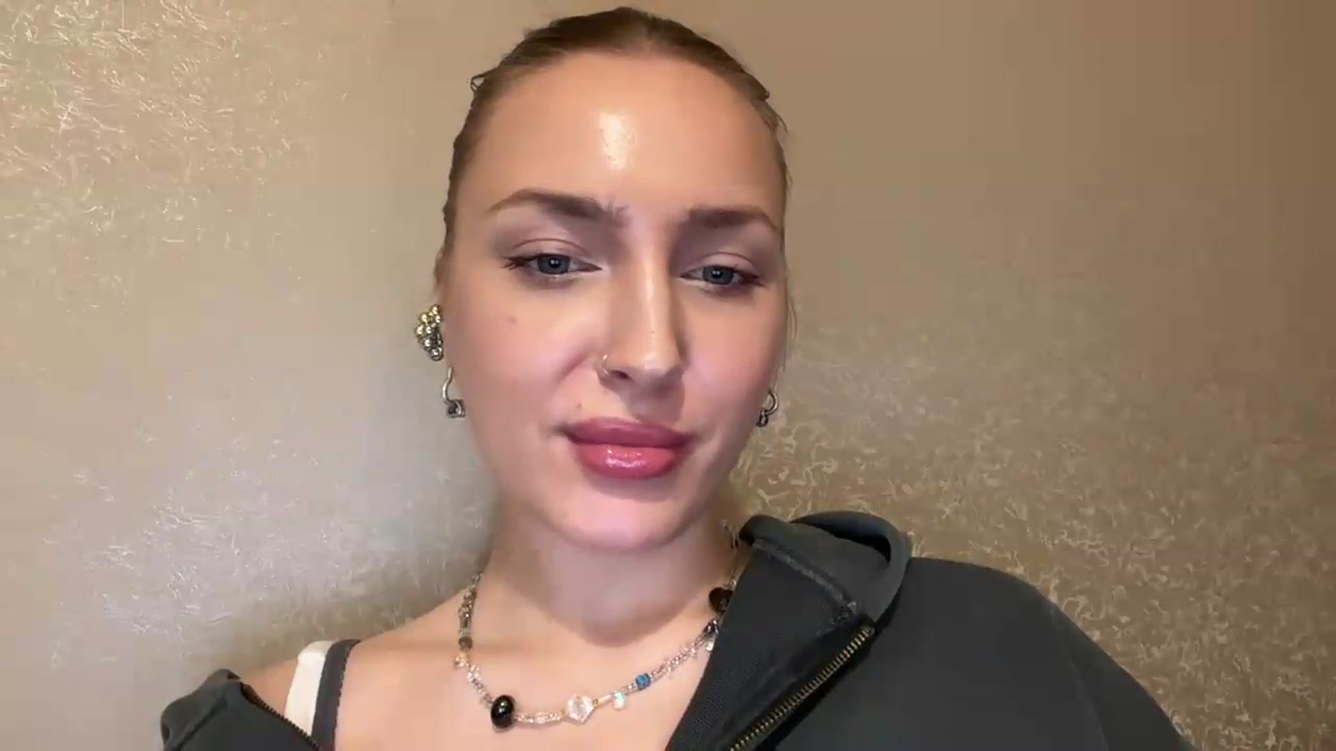 Gallery image thumbnail from Di_Pearl's myfreecams stream on, 06/07/2026, 22:22 image 3 of 20