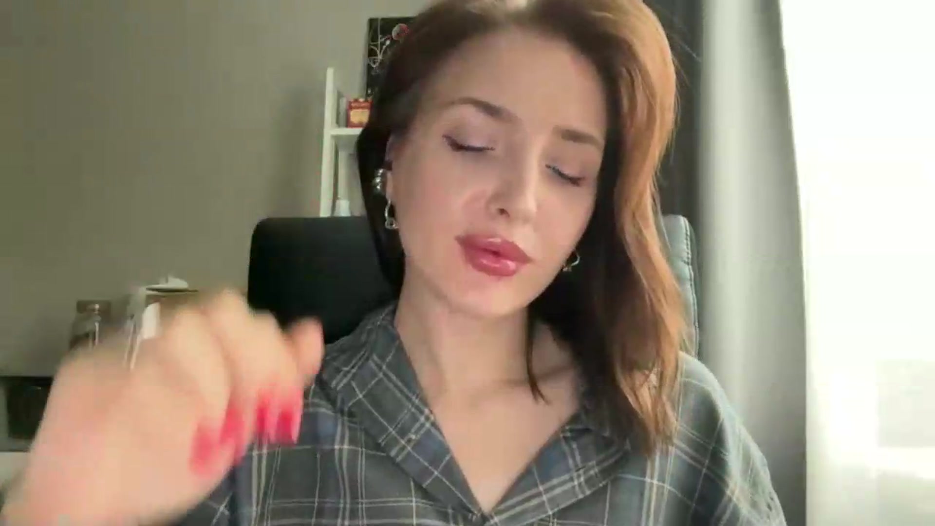 Gallery image thumbnail from Di_Pearl's myfreecams stream on, 06/08/2026, 16:18 image 9 of 20