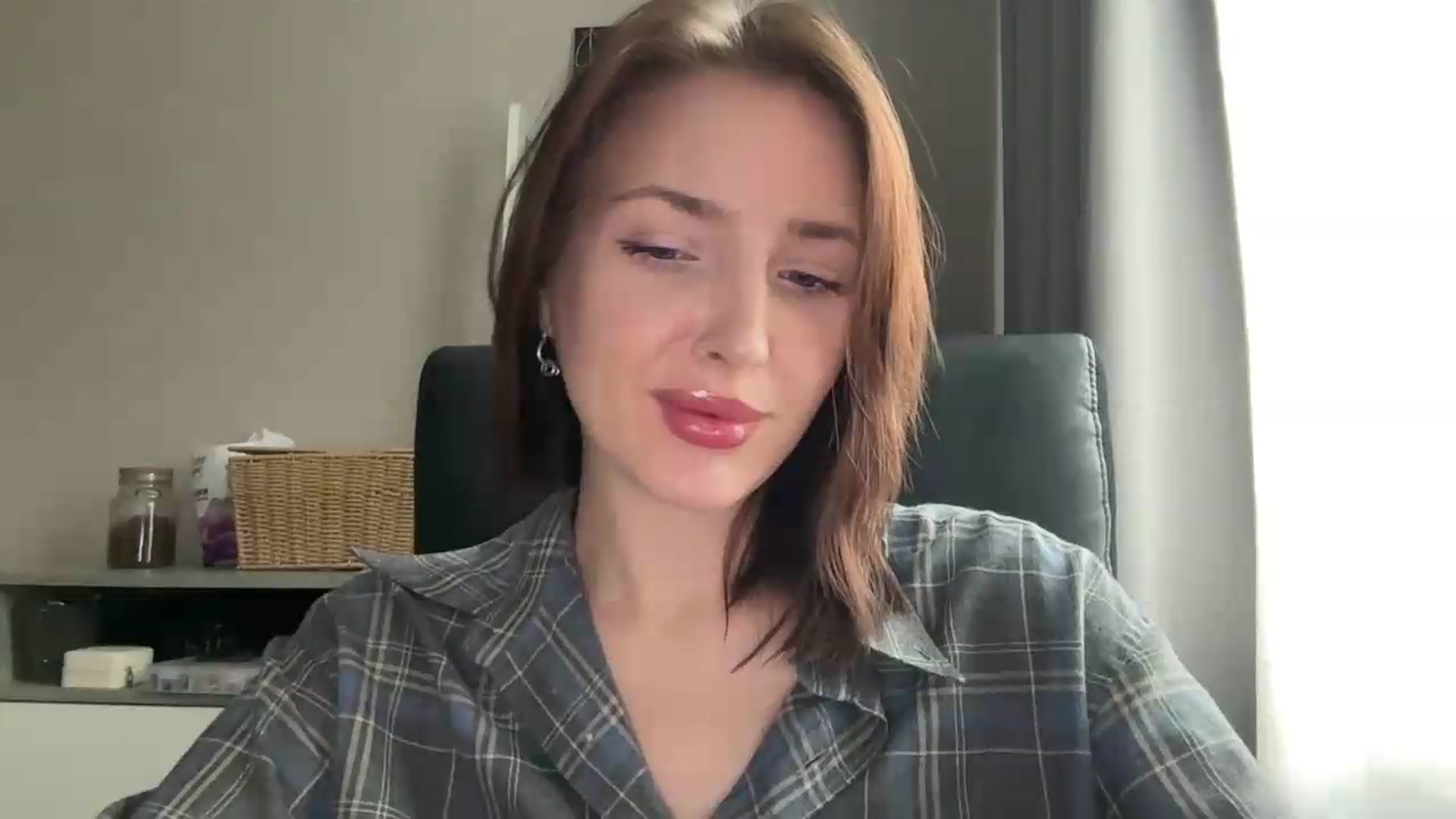 Gallery image thumbnail from Di_Pearl's myfreecams stream on, 06/08/2026, 16:18 image 7 of 20