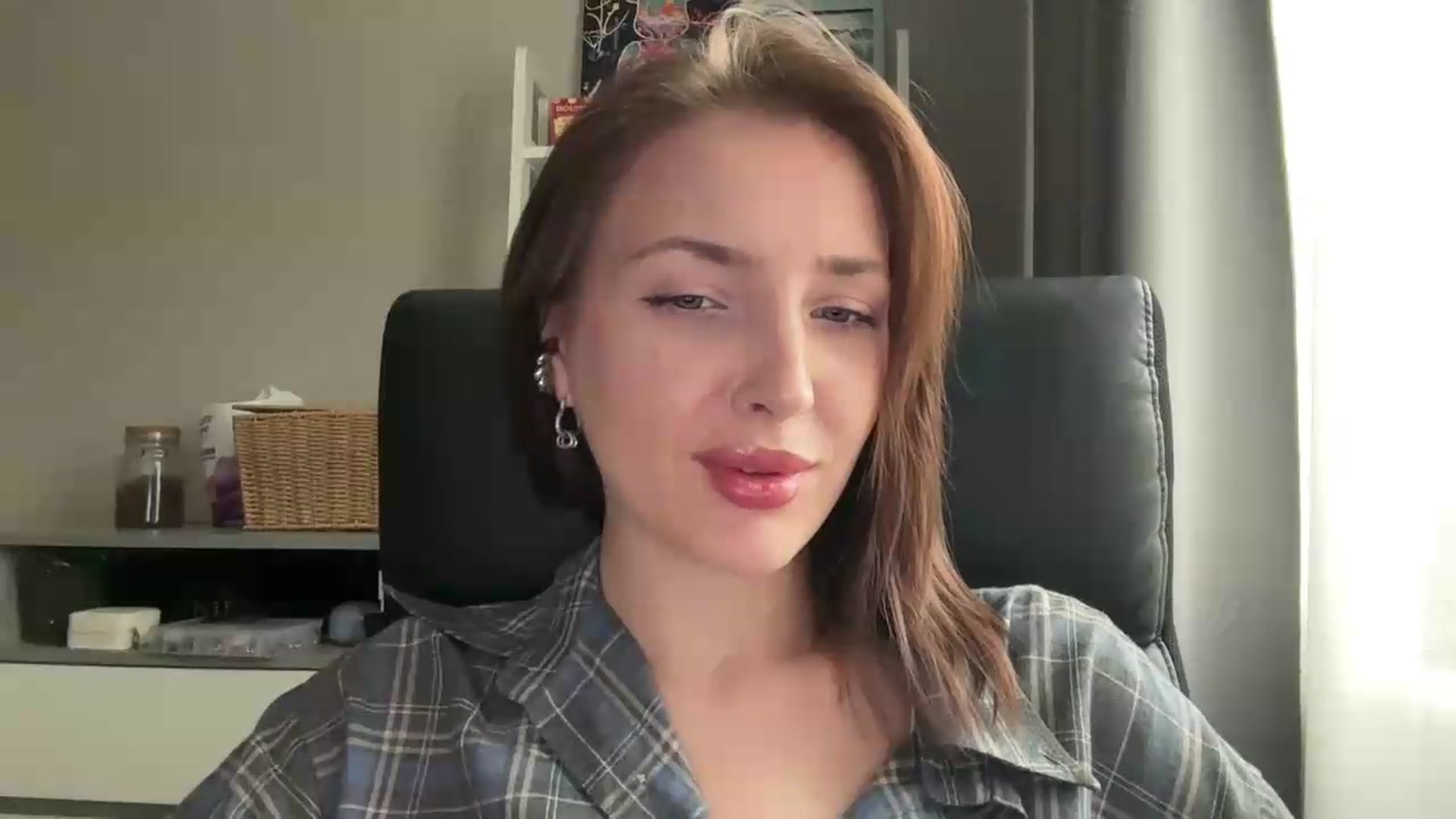 Gallery image thumbnail from Di_Pearl's myfreecams stream on, 06/08/2026, 16:18 image 12 of 20