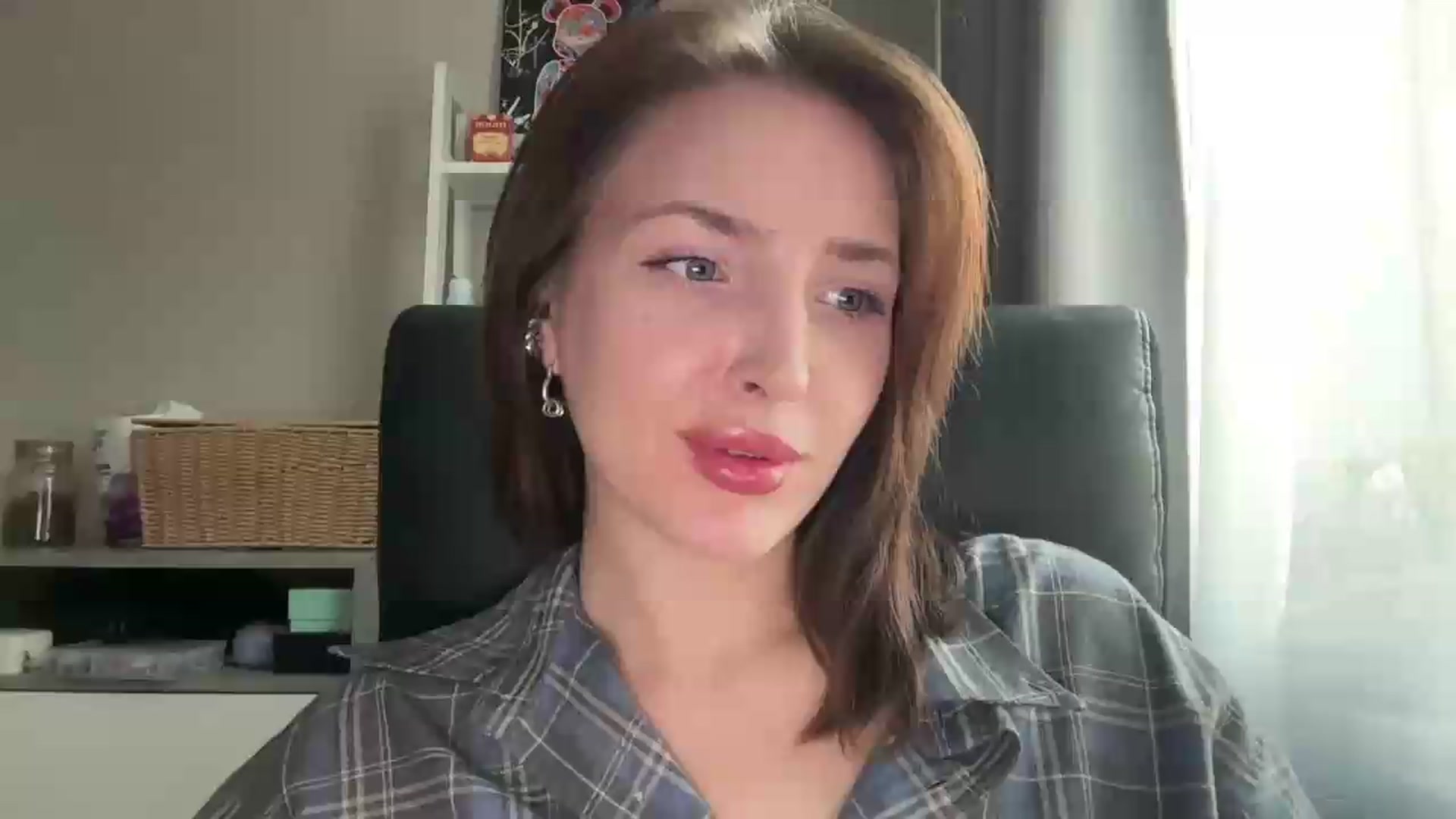 Gallery image thumbnail from Di_Pearl's myfreecams stream on, 06/08/2026, 16:18 image 19 of 20