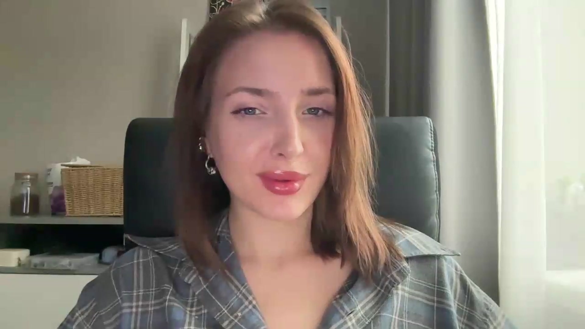 Gallery image thumbnail from Di_Pearl's myfreecams stream on, 06/08/2026, 16:18 image 4 of 20