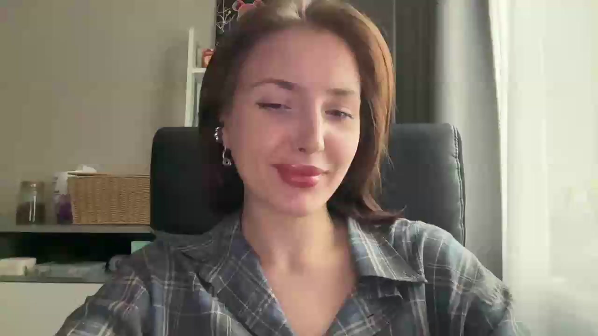 Gallery image thumbnail from Di_Pearl's myfreecams stream on, 06/08/2026, 16:18 image 15 of 20