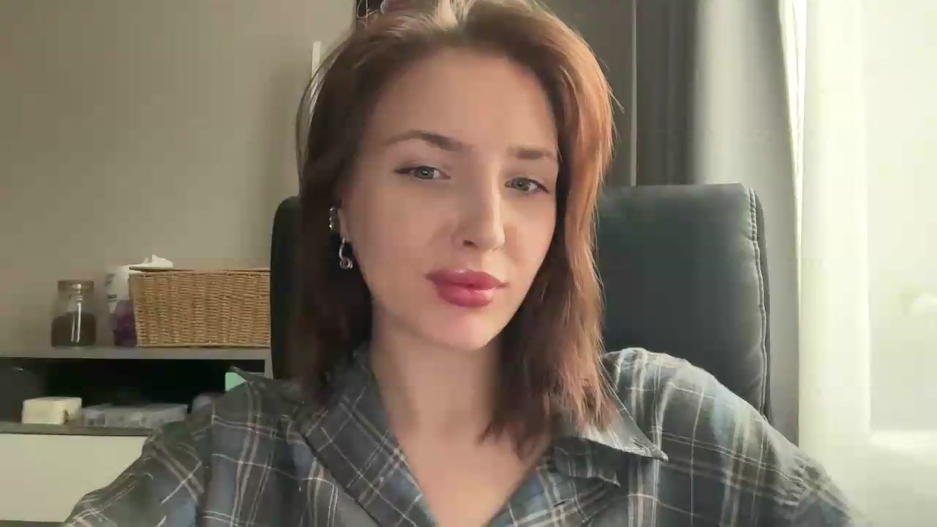 Gallery image thumbnail from Di_Pearl's myfreecams stream on, 06/08/2026, 16:18 image 10 of 20