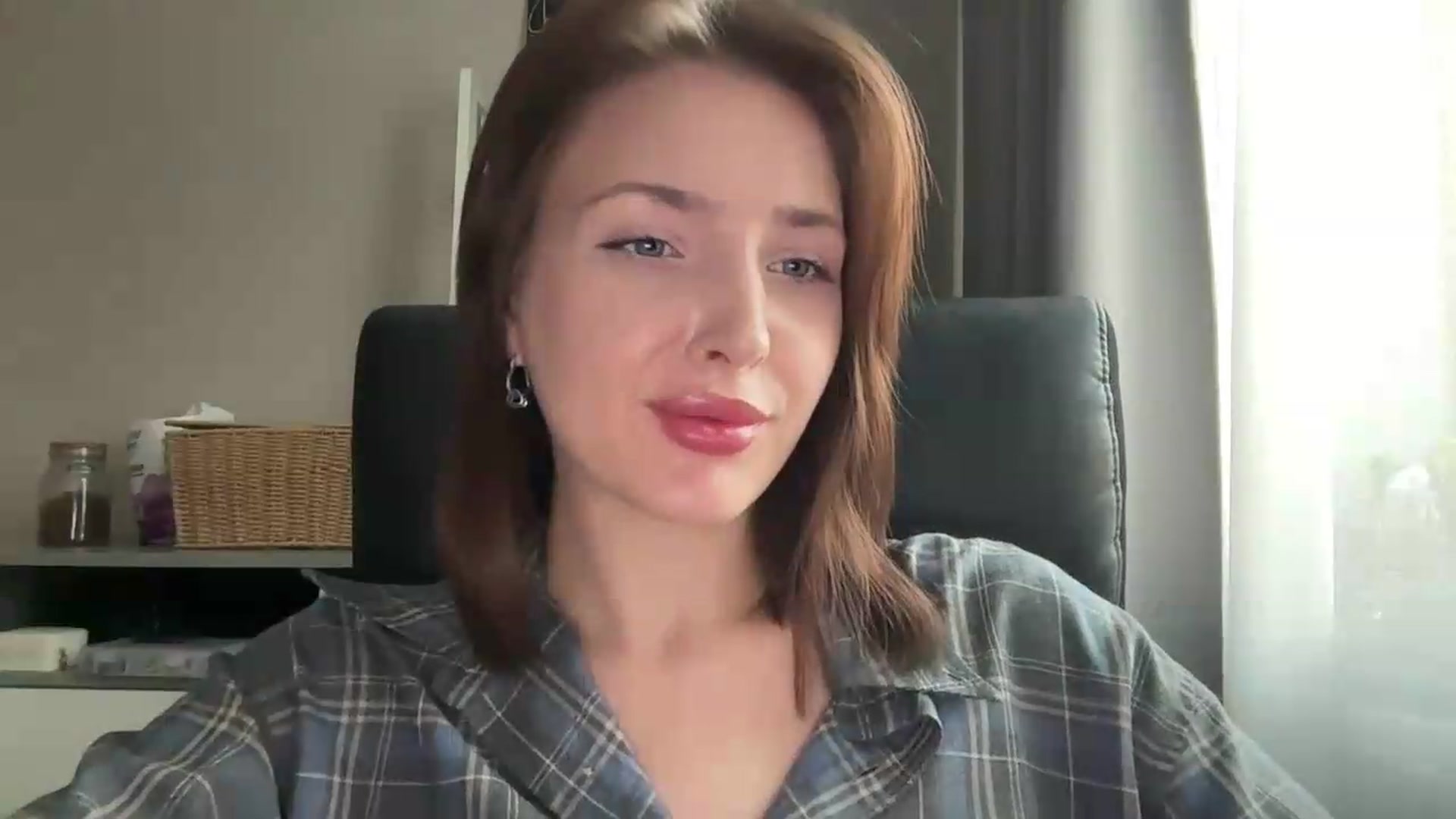 Gallery image thumbnail from Di_Pearl's myfreecams stream on, 06/08/2026, 16:18 image 18 of 20