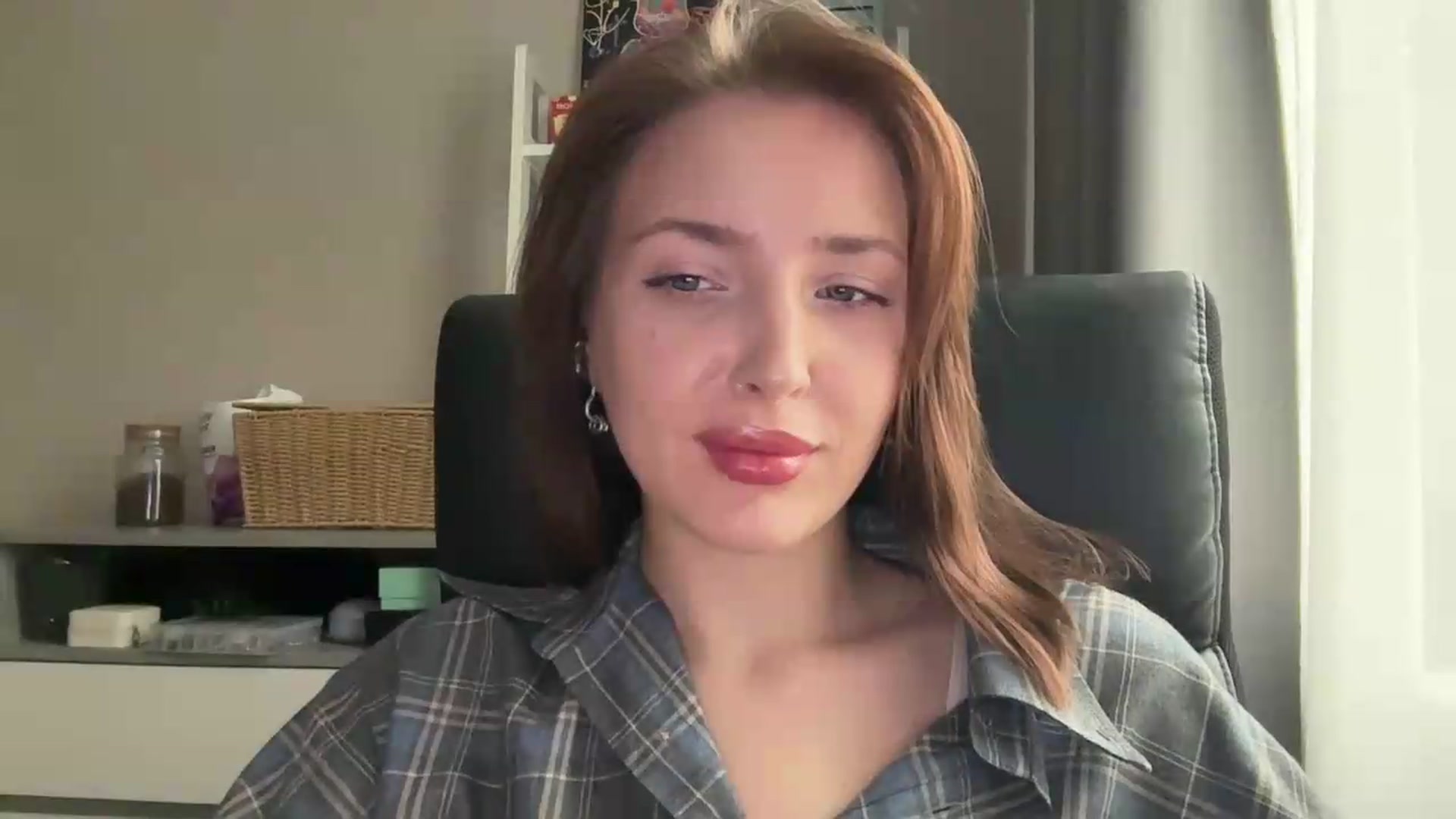 Gallery image thumbnail from Di_Pearl's myfreecams stream on, 06/08/2026, 16:18 image 11 of 20