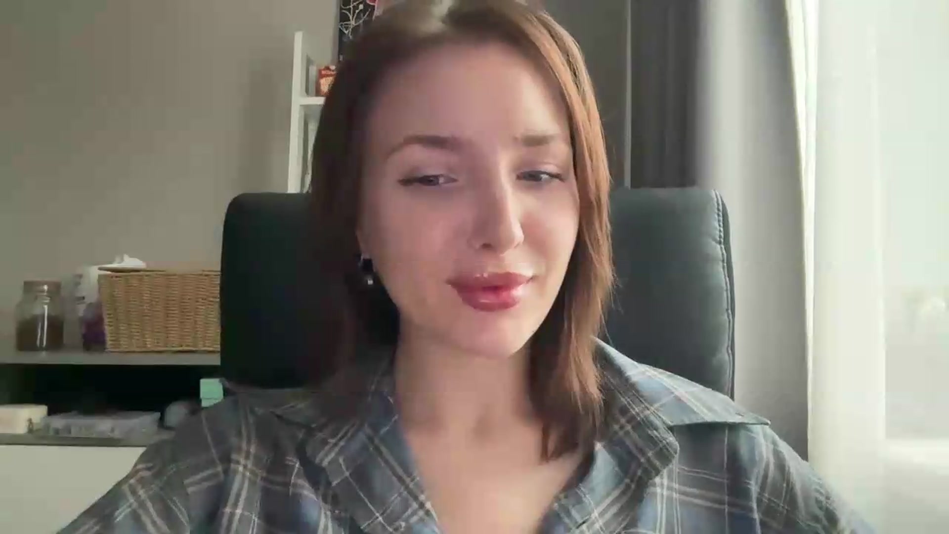 Gallery image thumbnail from Di_Pearl's myfreecams stream on, 06/08/2026, 16:18 image 3 of 20