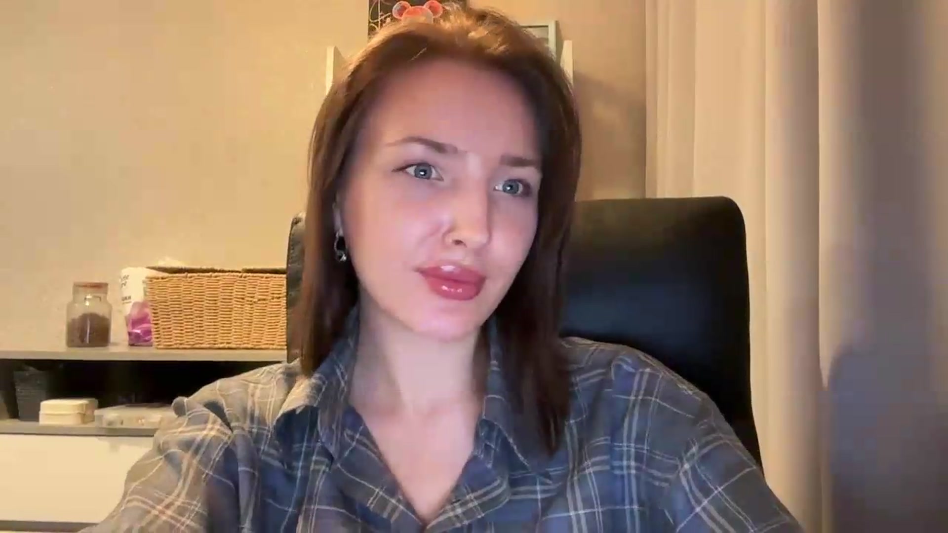 Gallery image thumbnail from Di_Pearl's myfreecams stream on, 06/08/2026, 20:28 image 19 of 20
