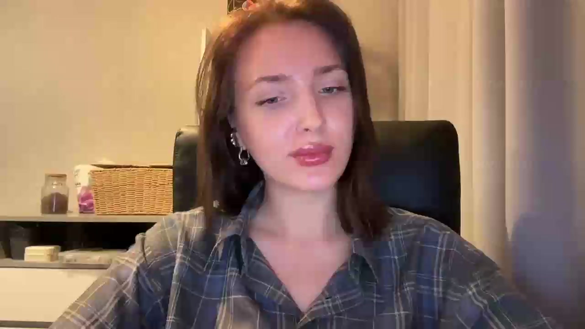 Gallery image thumbnail from Di_Pearl's myfreecams stream on, 06/08/2026, 20:28 image 10 of 20