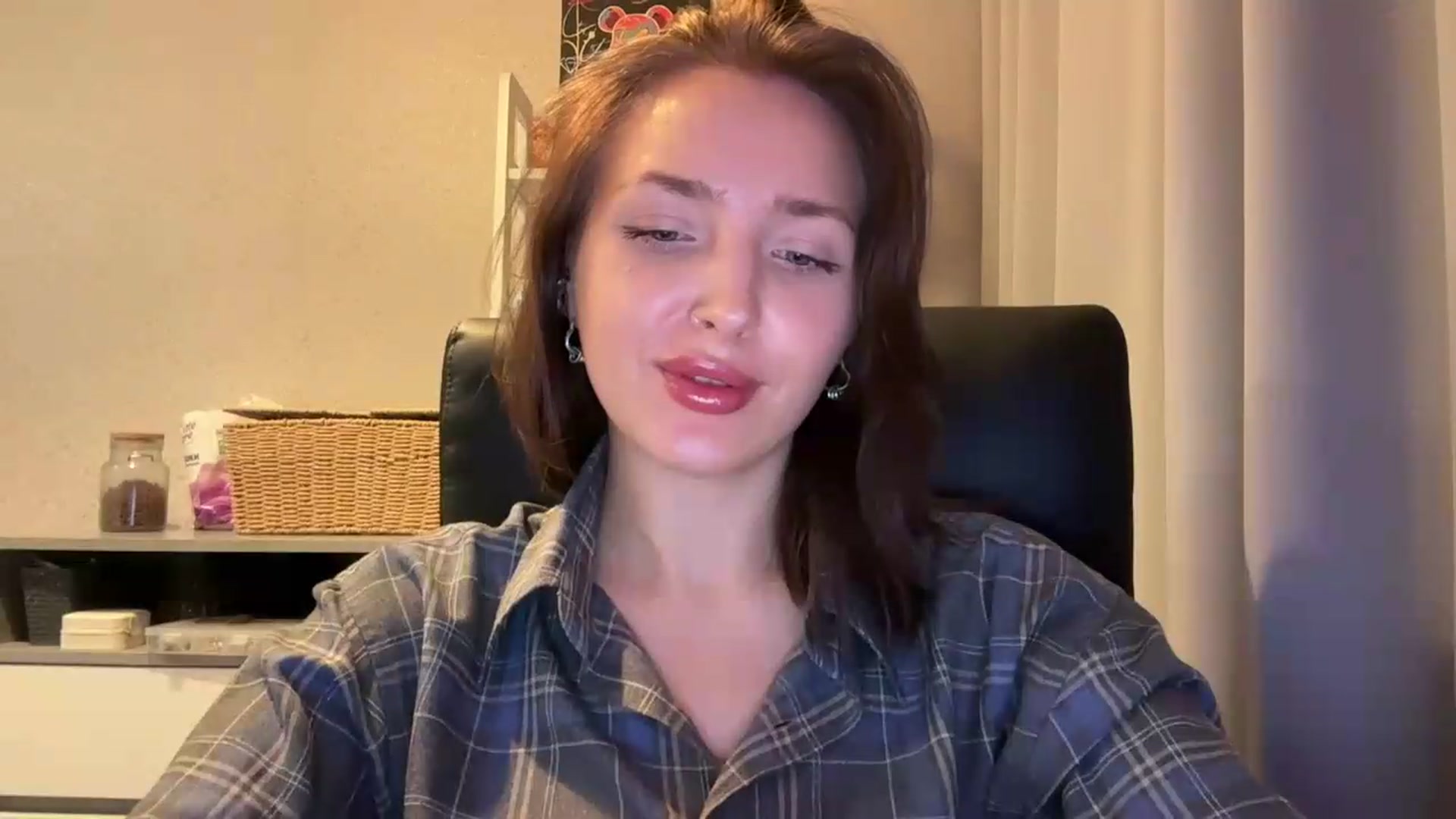 Gallery image thumbnail from Di_Pearl's myfreecams stream on, 06/08/2026, 20:28 image 5 of 20