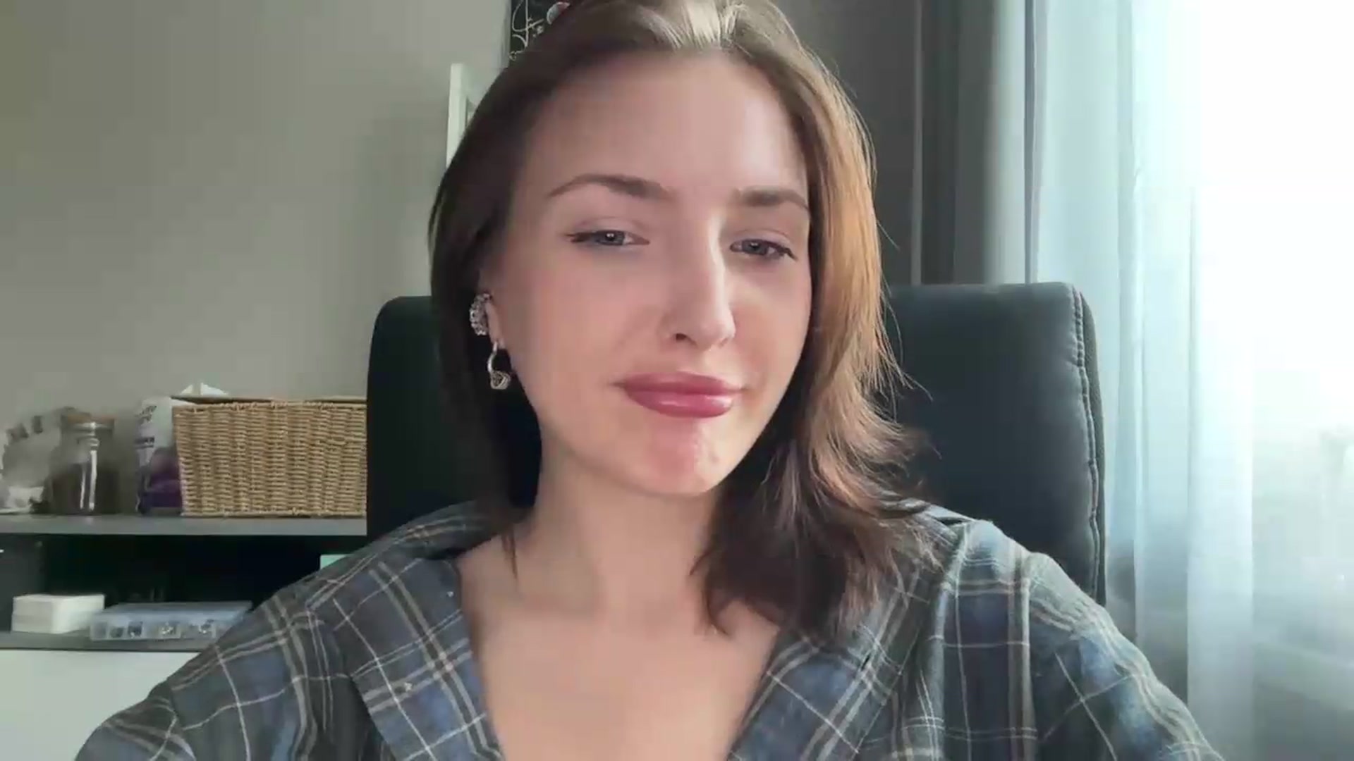 Gallery image thumbnail from Di_Pearl's myfreecams stream on, 06/09/2026, 16:36 image 5 of 20