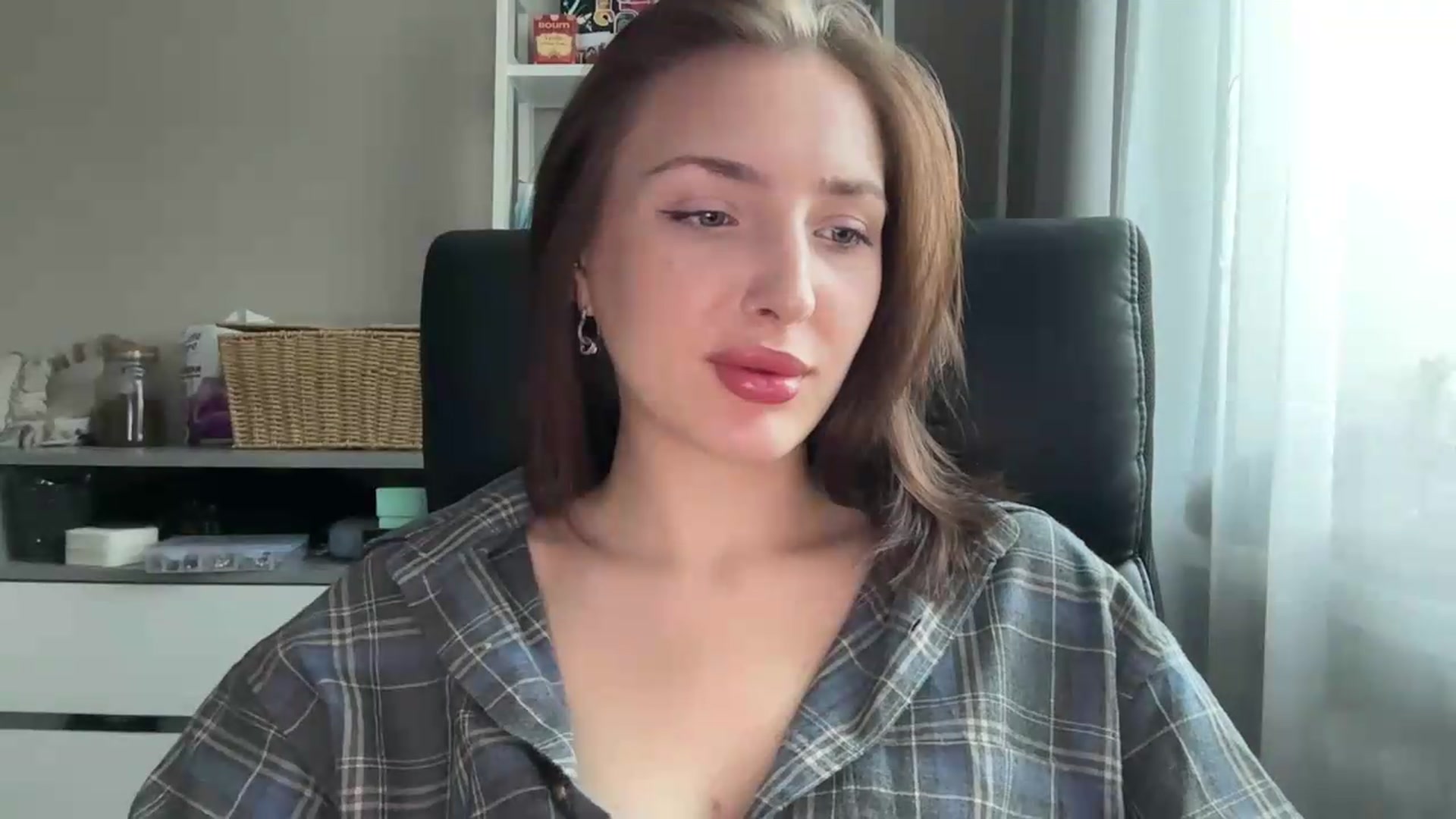 Gallery image thumbnail from Di_Pearl's myfreecams stream on, 06/09/2026, 16:36 image 7 of 20
