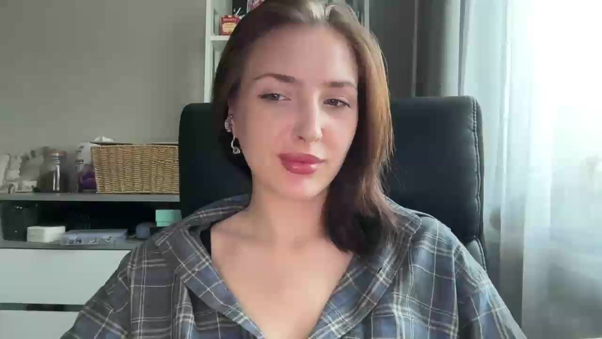 Gallery image thumbnail from Di_Pearl's myfreecams stream on, 06/09/2026, 16:36 image 8 of 20
