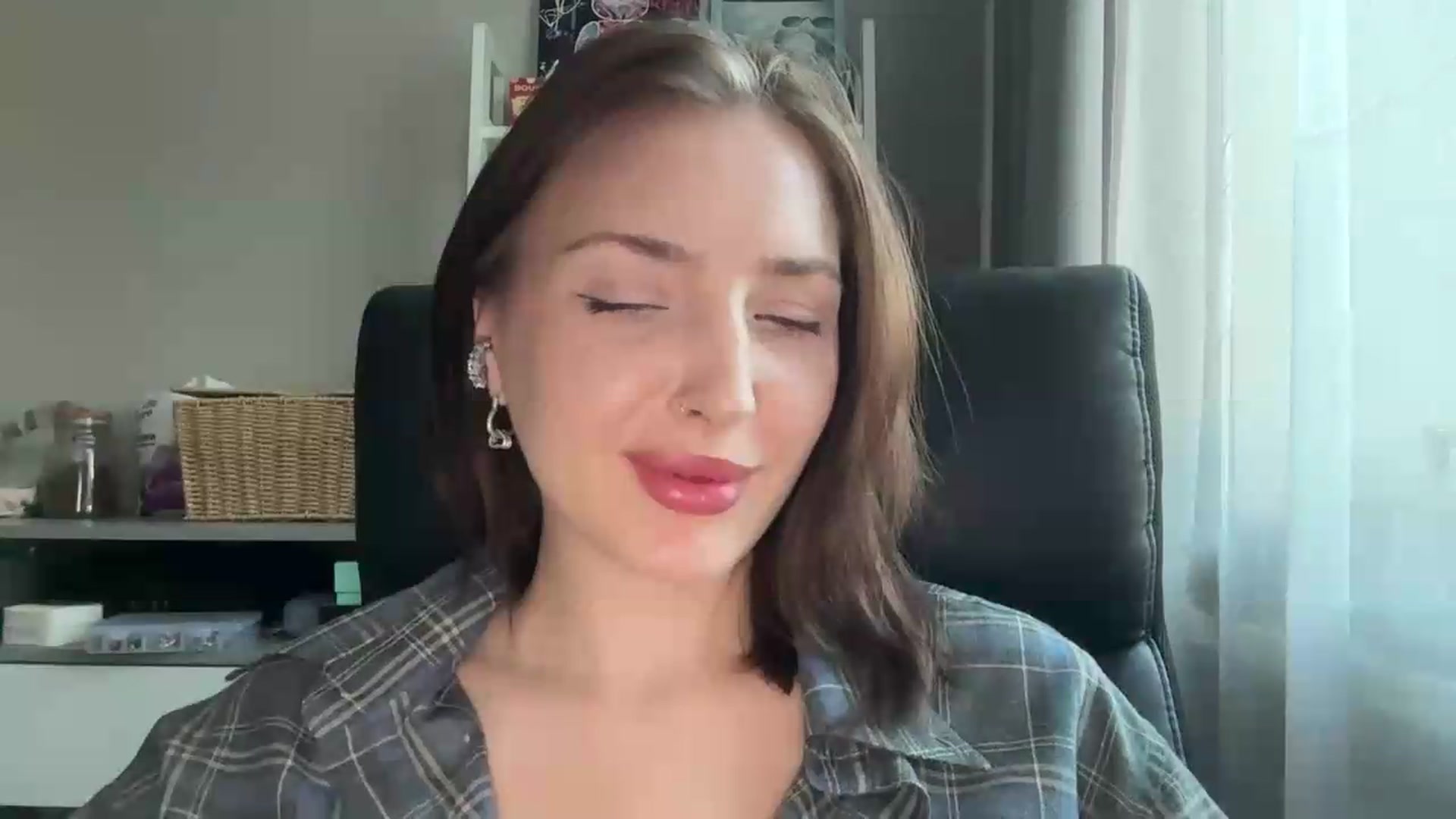 Gallery image thumbnail from Di_Pearl's myfreecams stream on, 06/09/2026, 16:36 image 17 of 20
