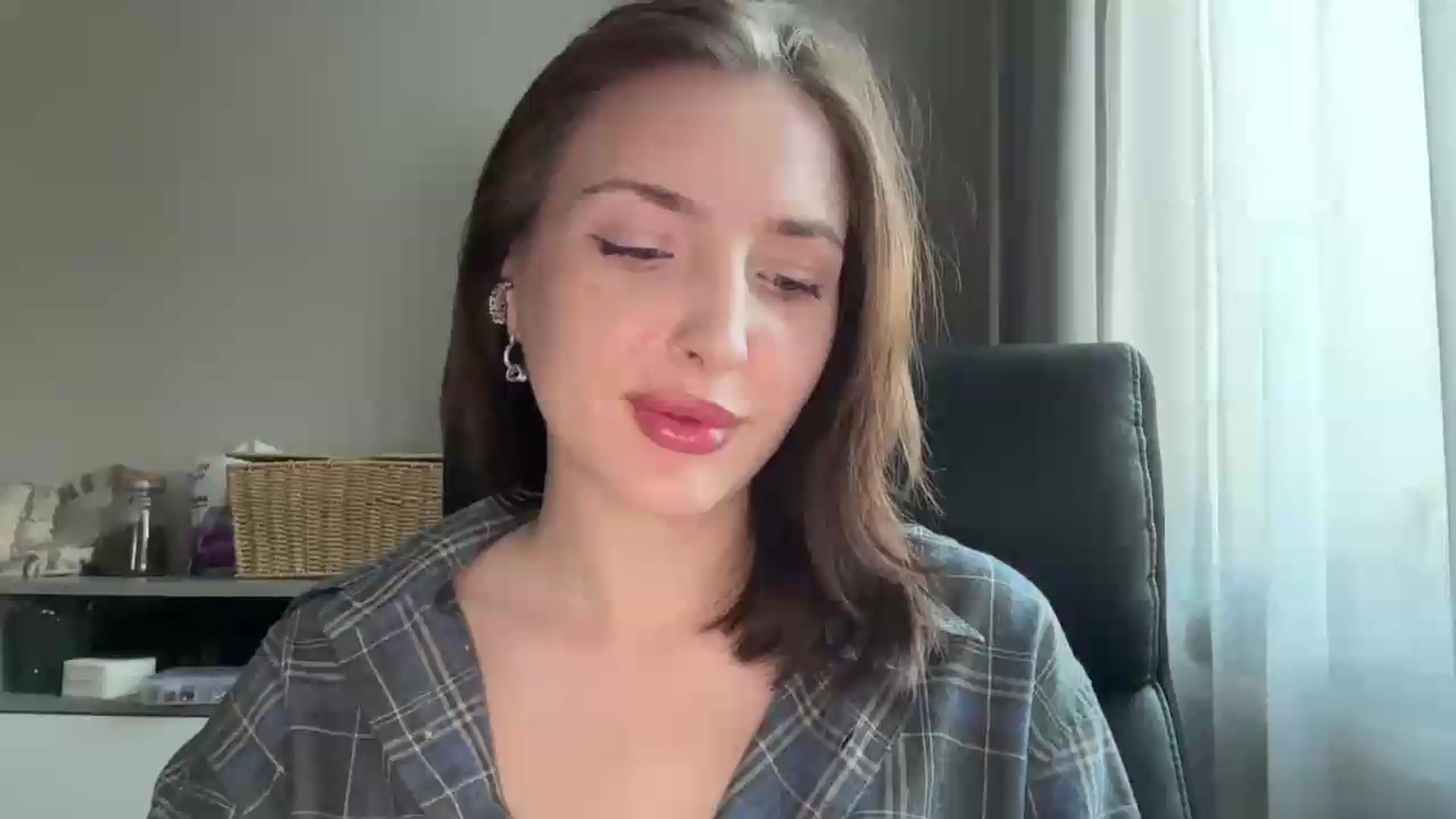 Gallery image thumbnail from Di_Pearl's myfreecams stream on, 06/09/2026, 16:36 image 14 of 20