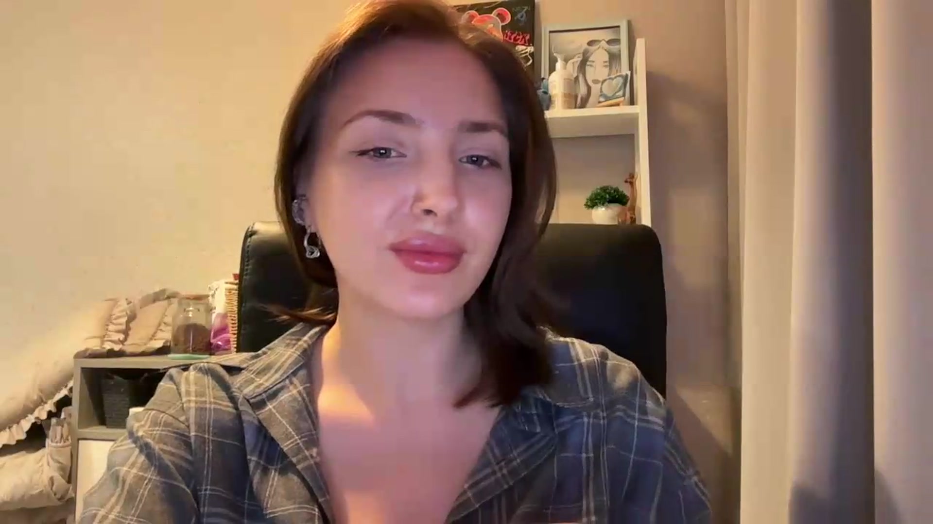 Gallery image thumbnail from Di_Pearl's myfreecams stream on, 06/09/2026, 22:12 image 13 of 20