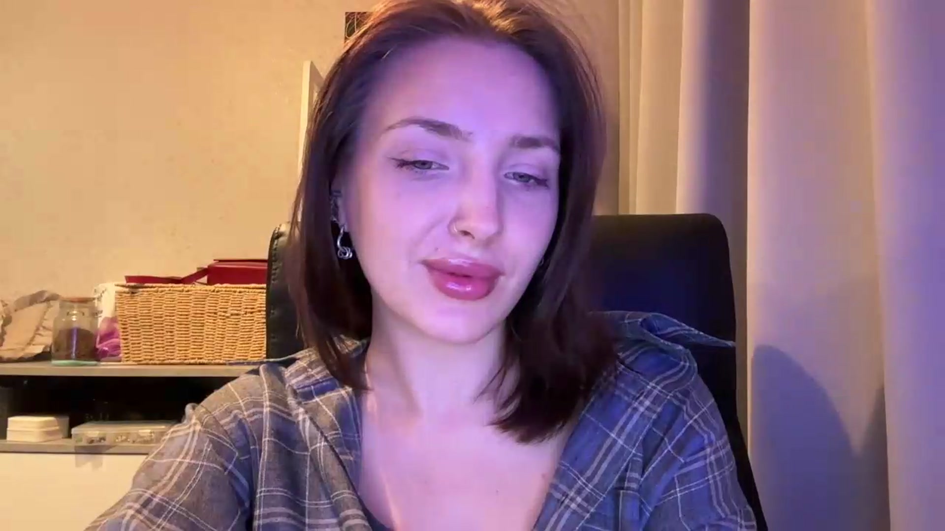 Gallery image thumbnail from Di_Pearl's myfreecams stream on, 06/09/2026, 22:12 image 3 of 20