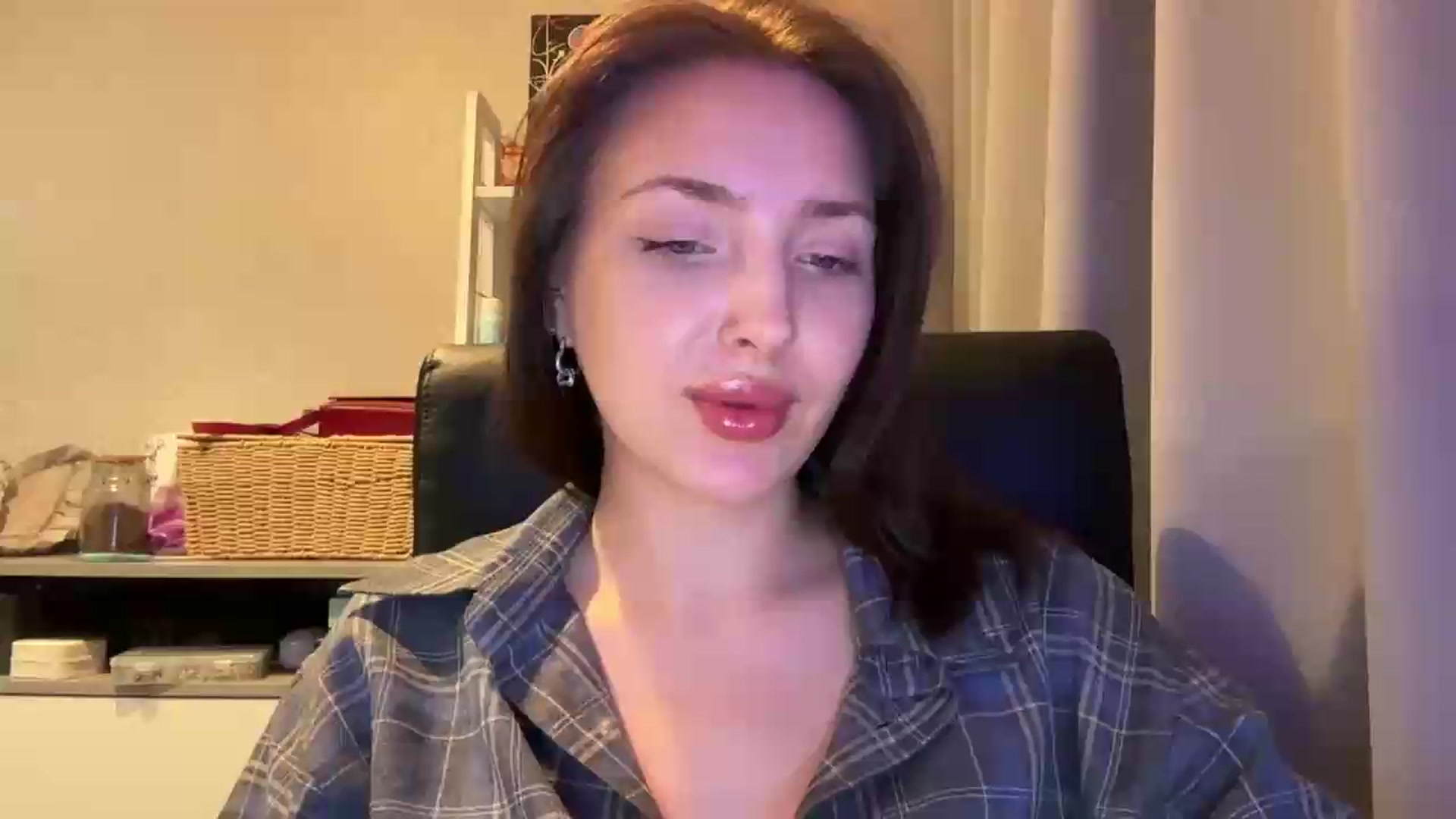 Gallery image thumbnail from Di_Pearl's myfreecams stream on, 06/09/2026, 22:12 image 1 of 20